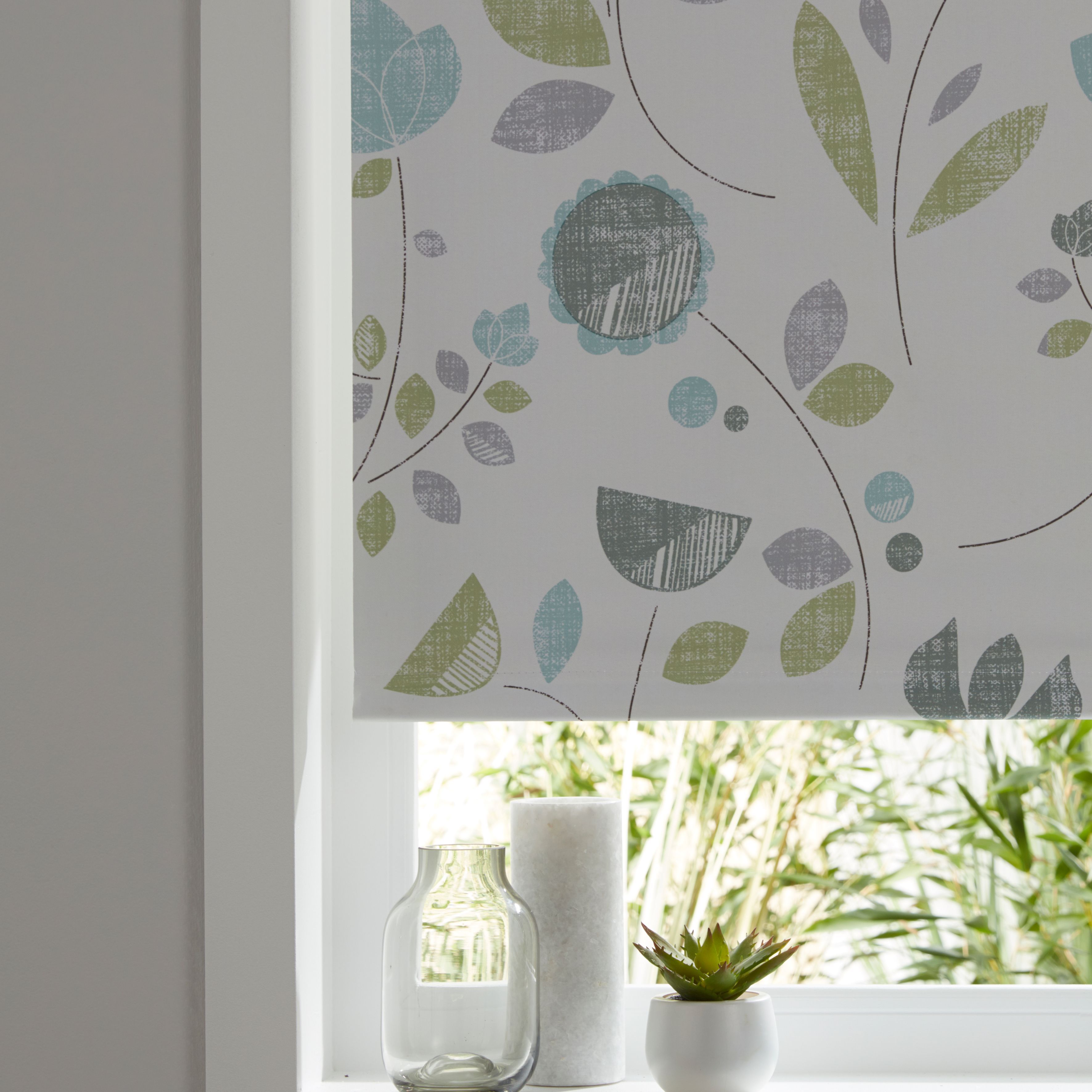 Colours Boreas Corded Green & white Blackout roller blind (L)195 cm (W