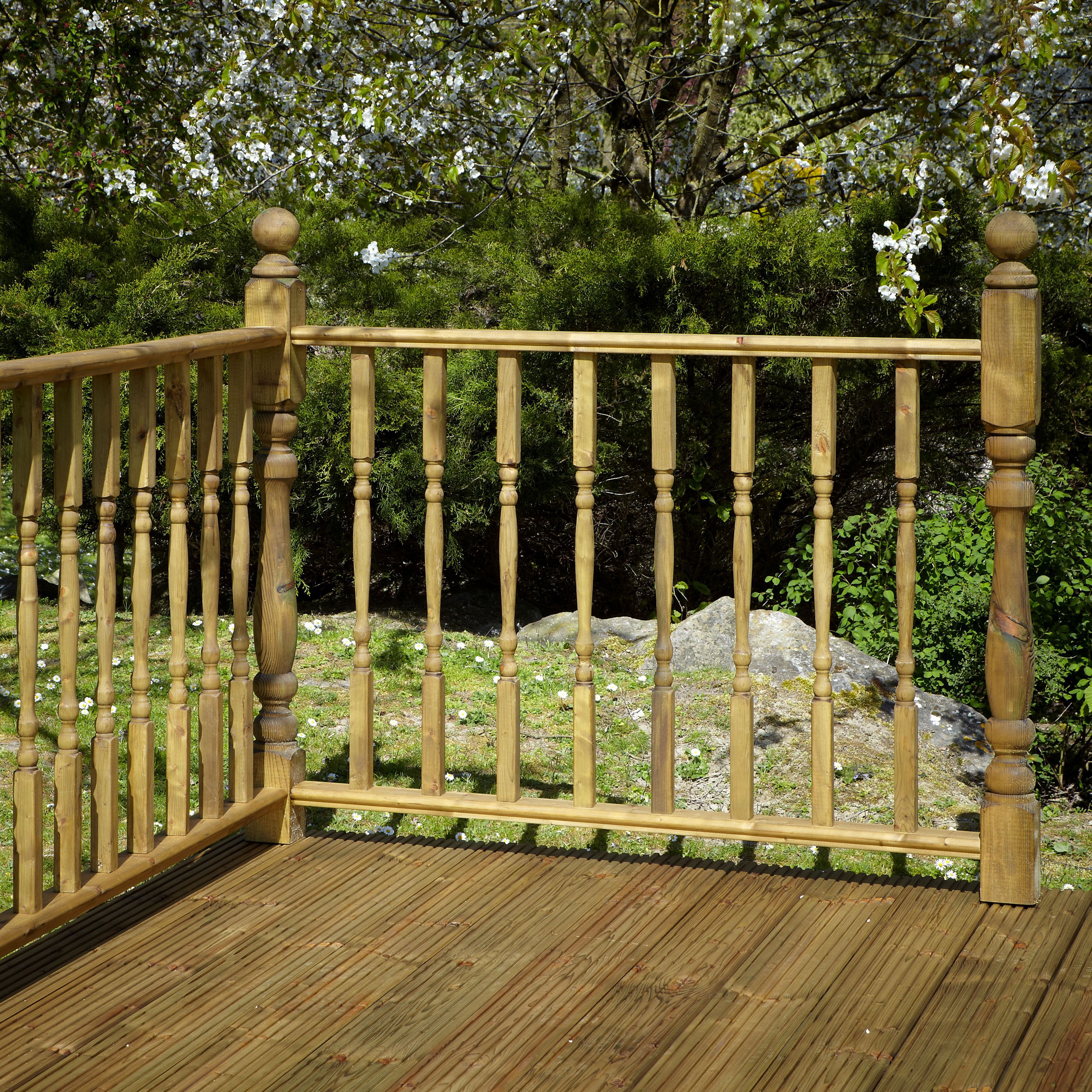 Decking Buying Guide | Ideas & Advice | DIY At B&Q