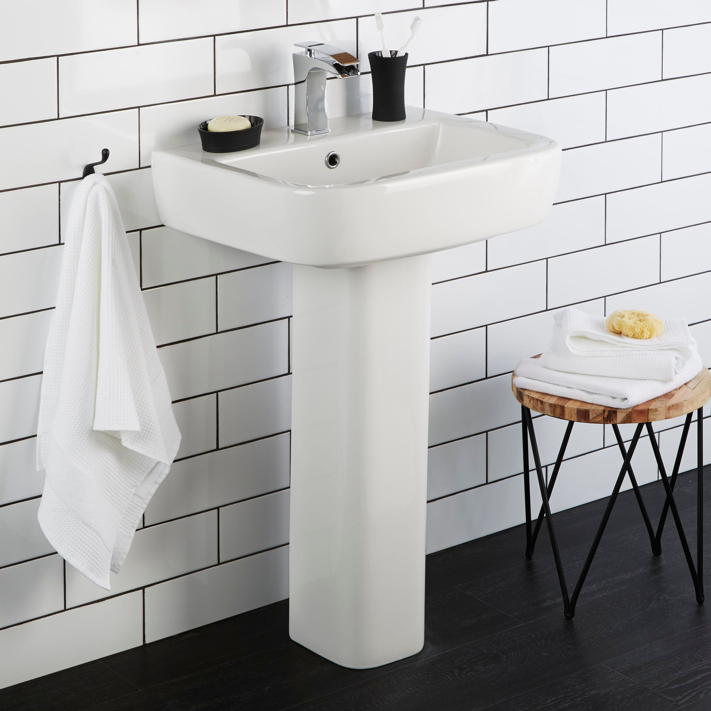 Basin buying guide Ideas & Advice DIY at B&Q