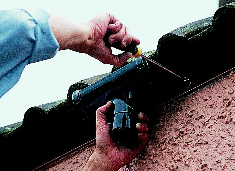 How to replace your guttering | Help &amp; Ideas | DIY at B&amp;Q