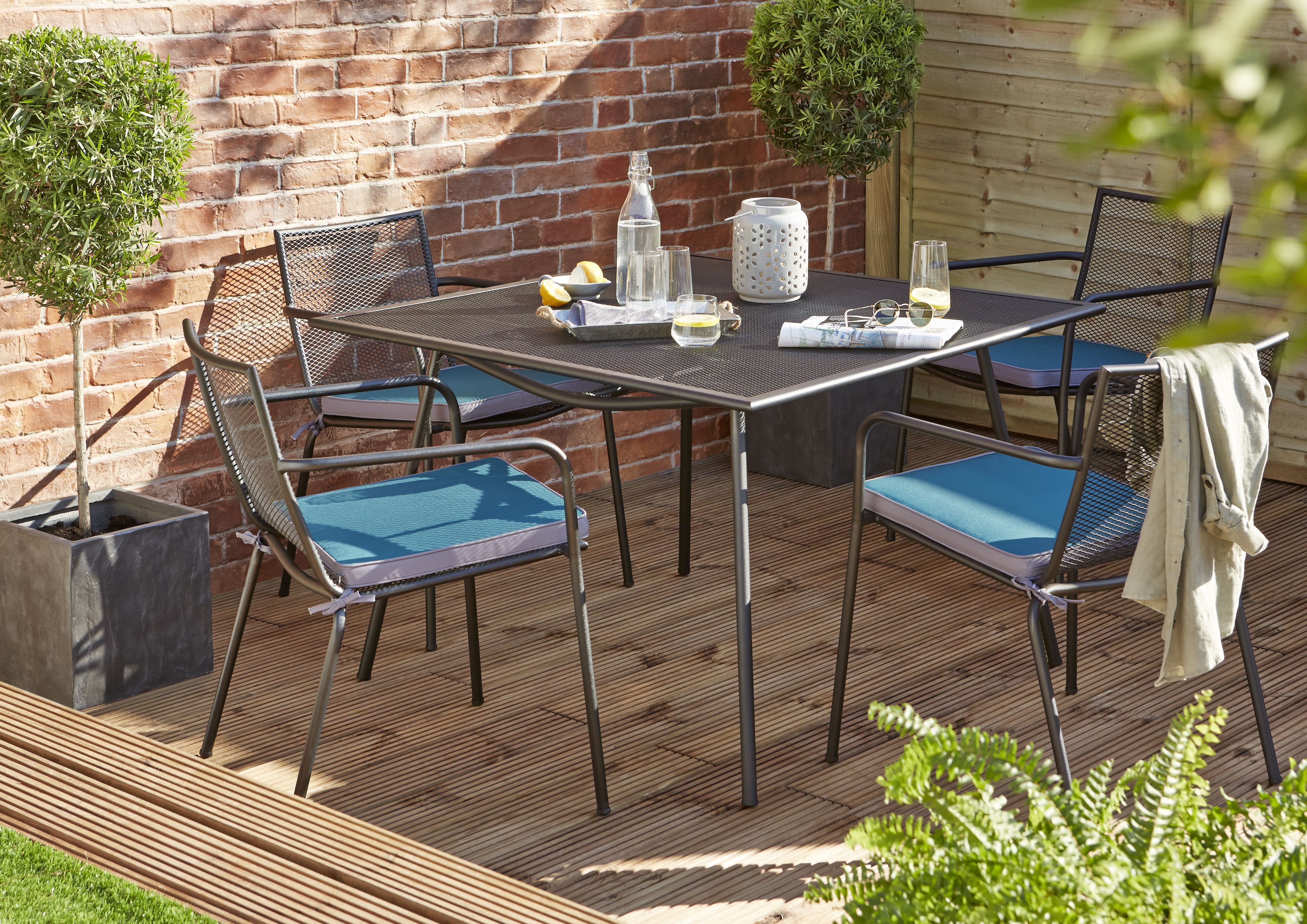 Buyer's guide to garden furniture | Help & Ideas | DIY at B&Q