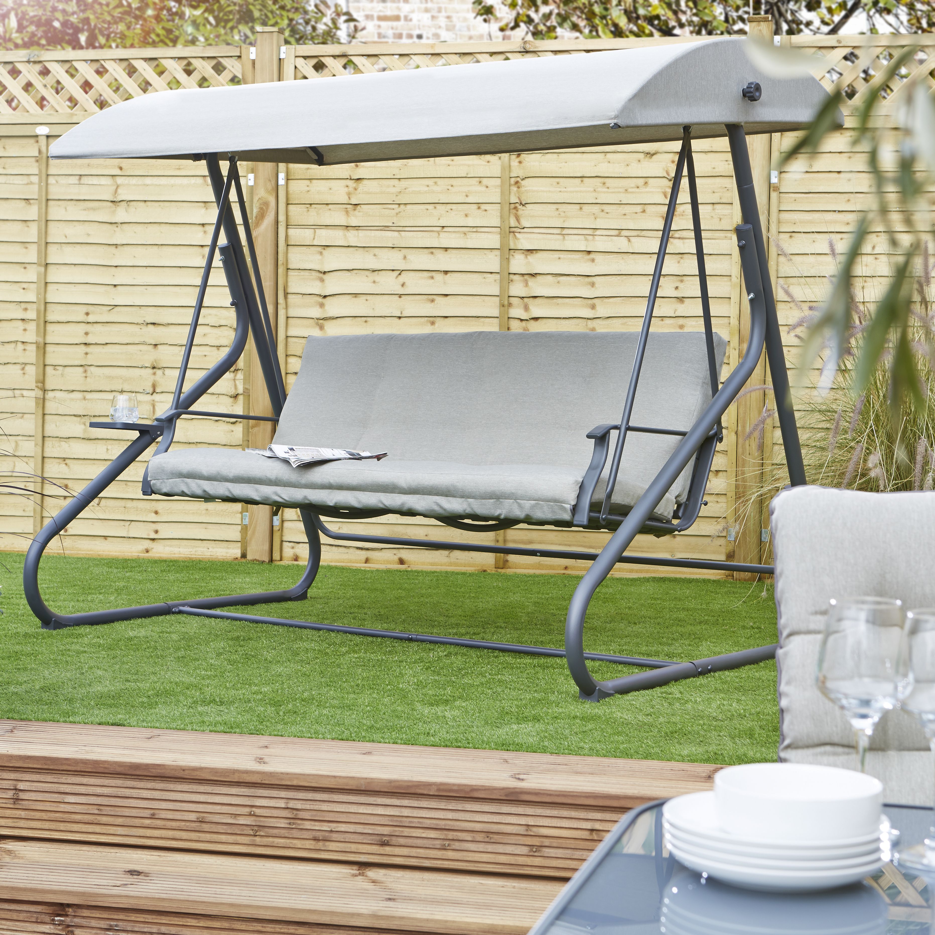 Buyer's guide to garden furniture Help &amp; Ideas DIY at B&amp;Q