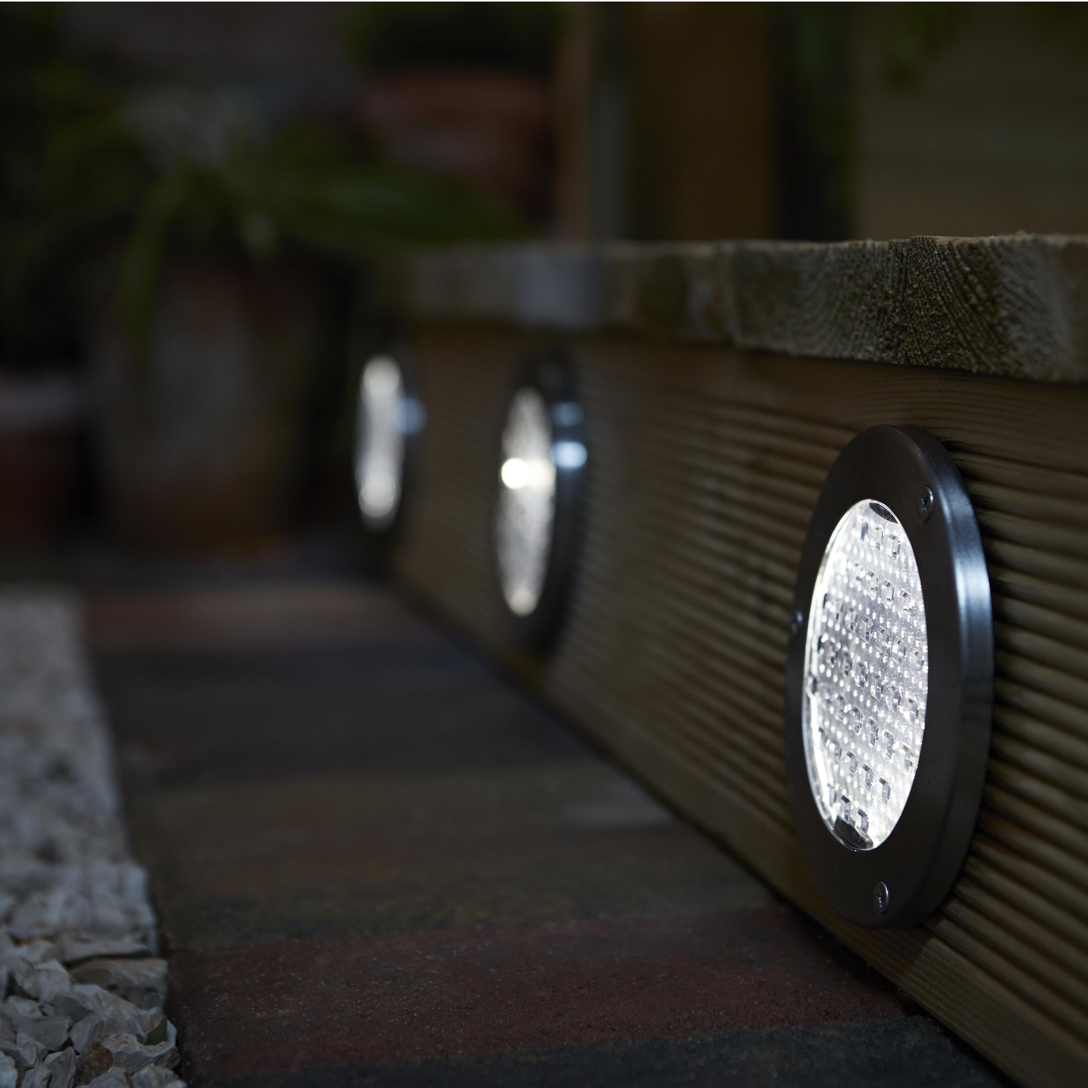 Buyer's guide to outdoor lighting Help & Ideas DIY at B&Q