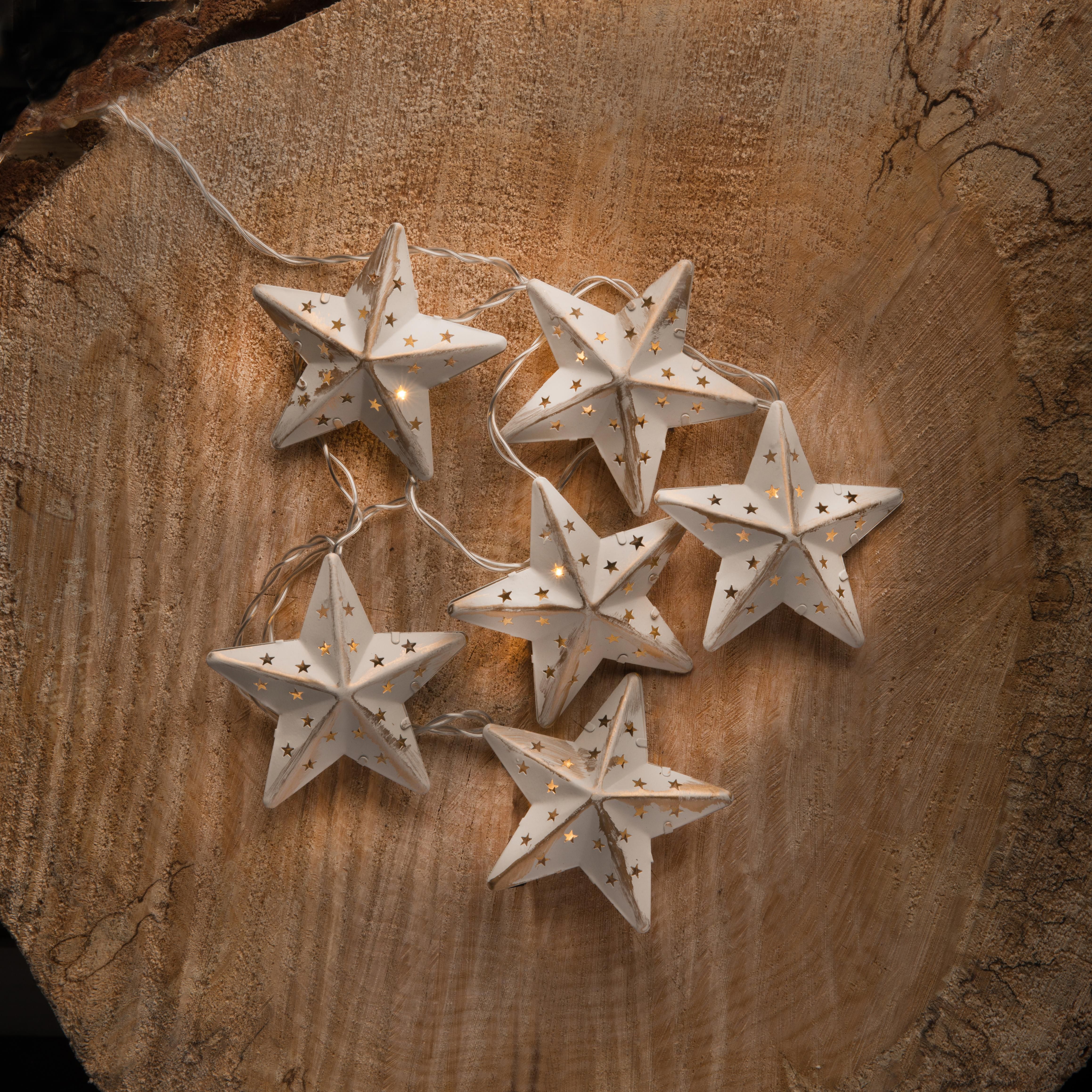 Minimising Christmas Trees, Lights & Baubles DIY at B&Q