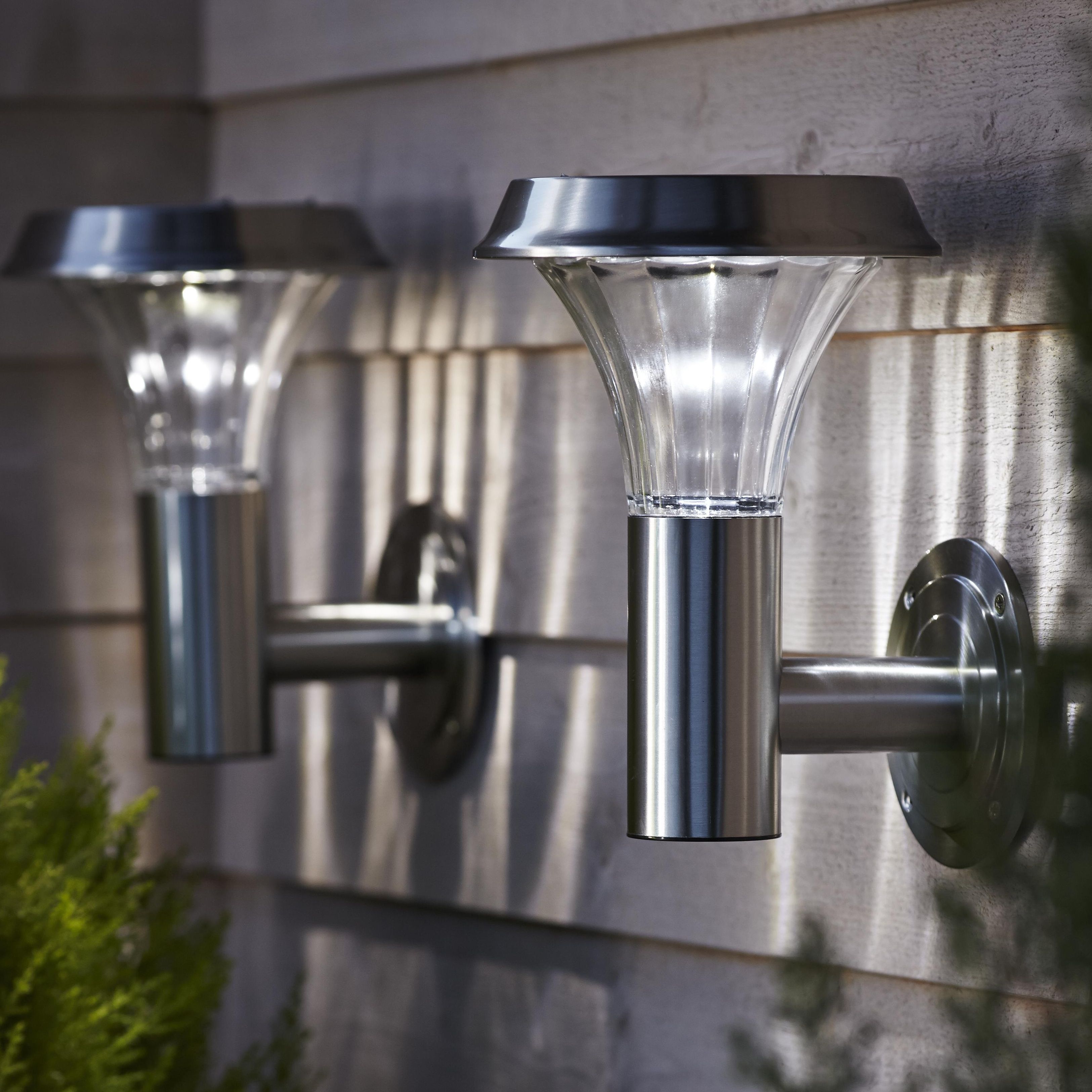 Buyer's guide to outdoor lighting Help & Ideas DIY at B&Q