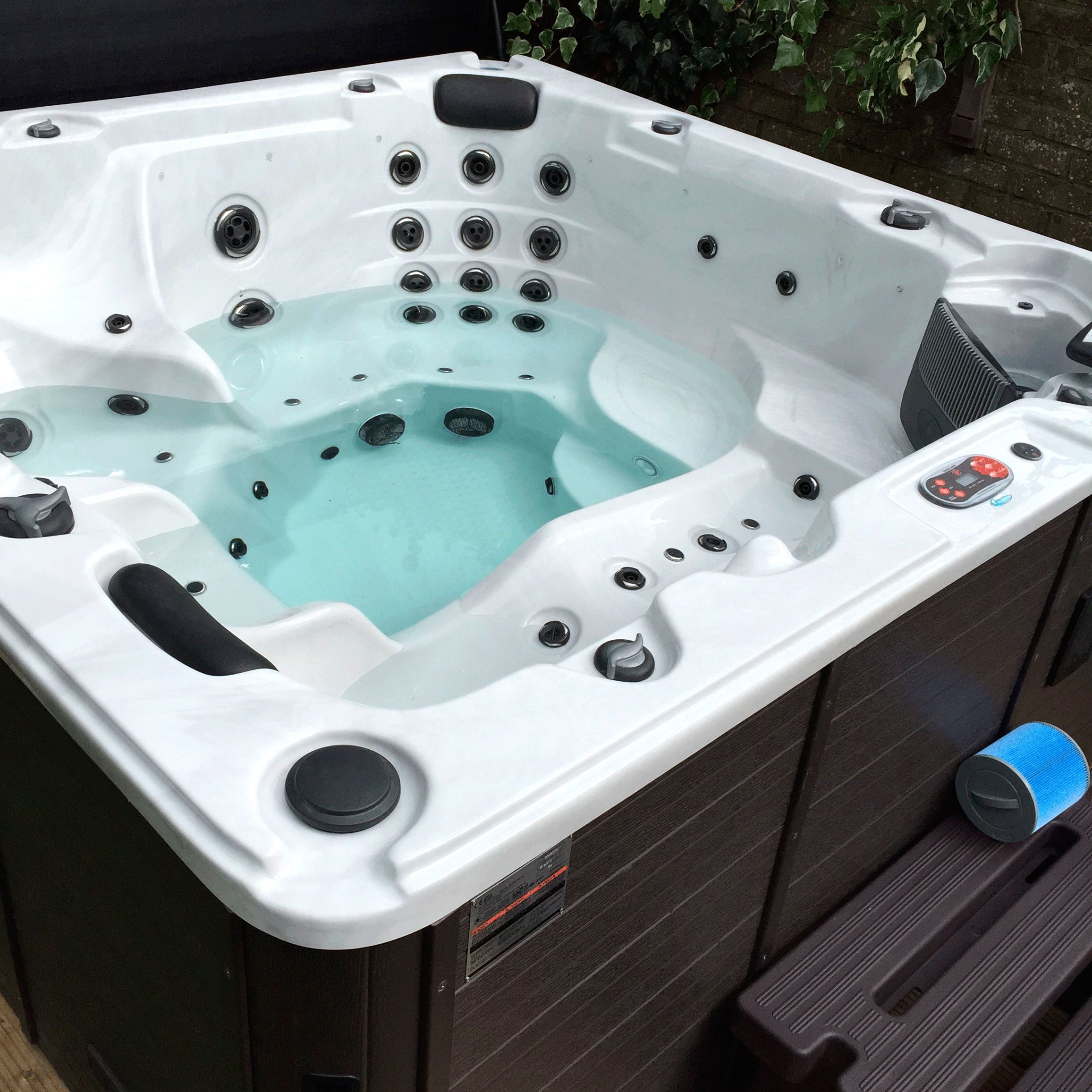 Hot Tub Buying Guide Ideas Advice Diy At B Q