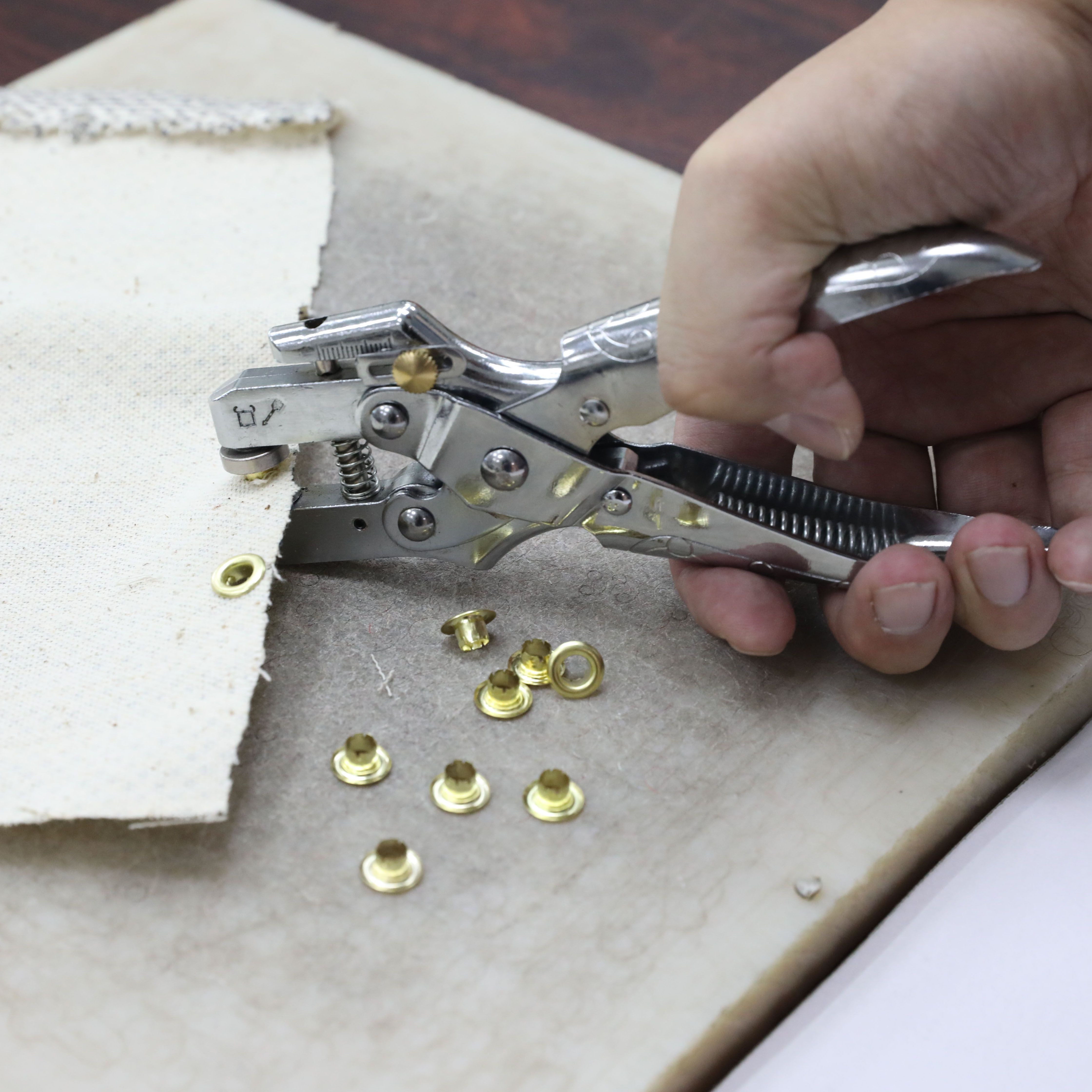 168mm Eyelets & washer pliers