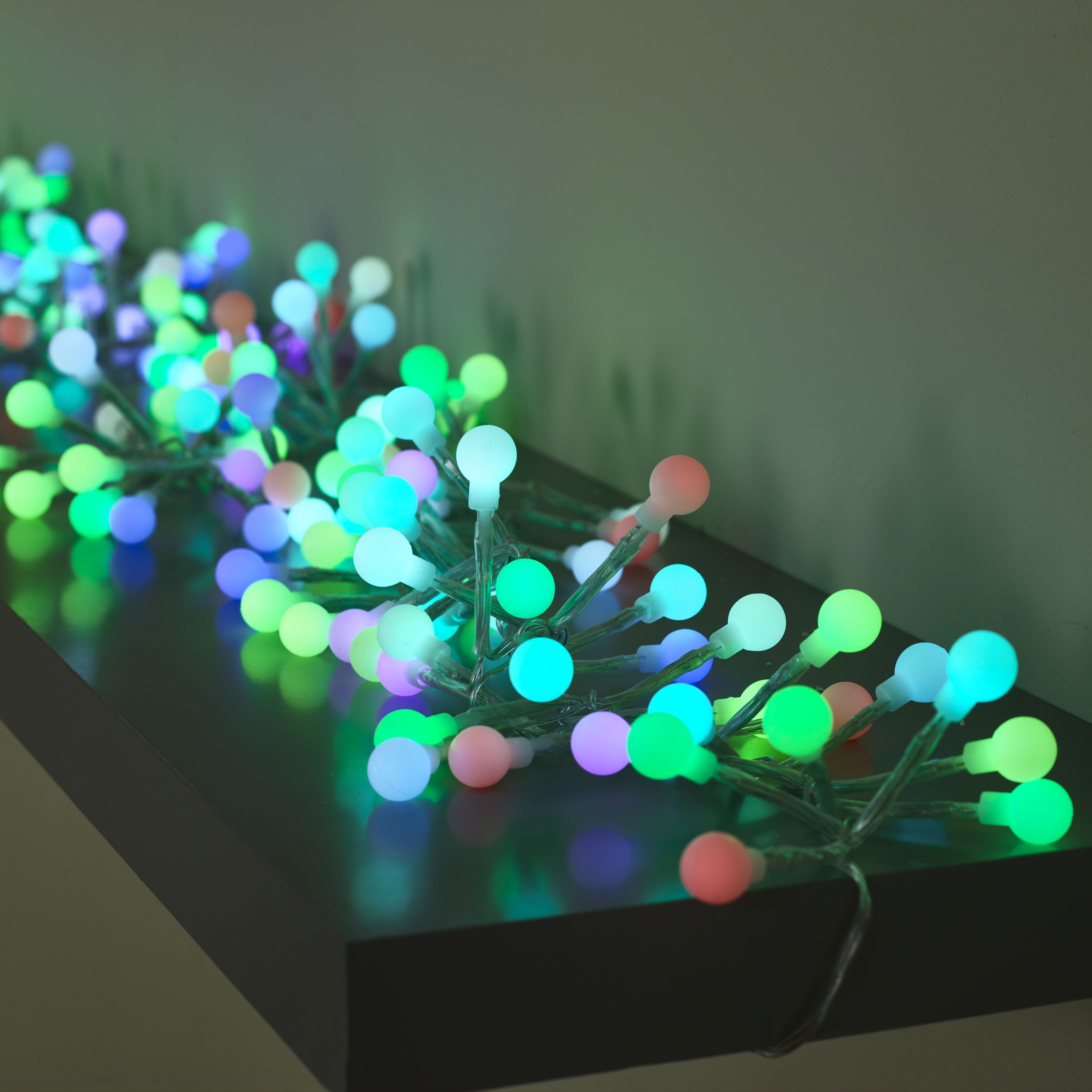 240 Colour changing LED Cluster string light with 6m Clear cable