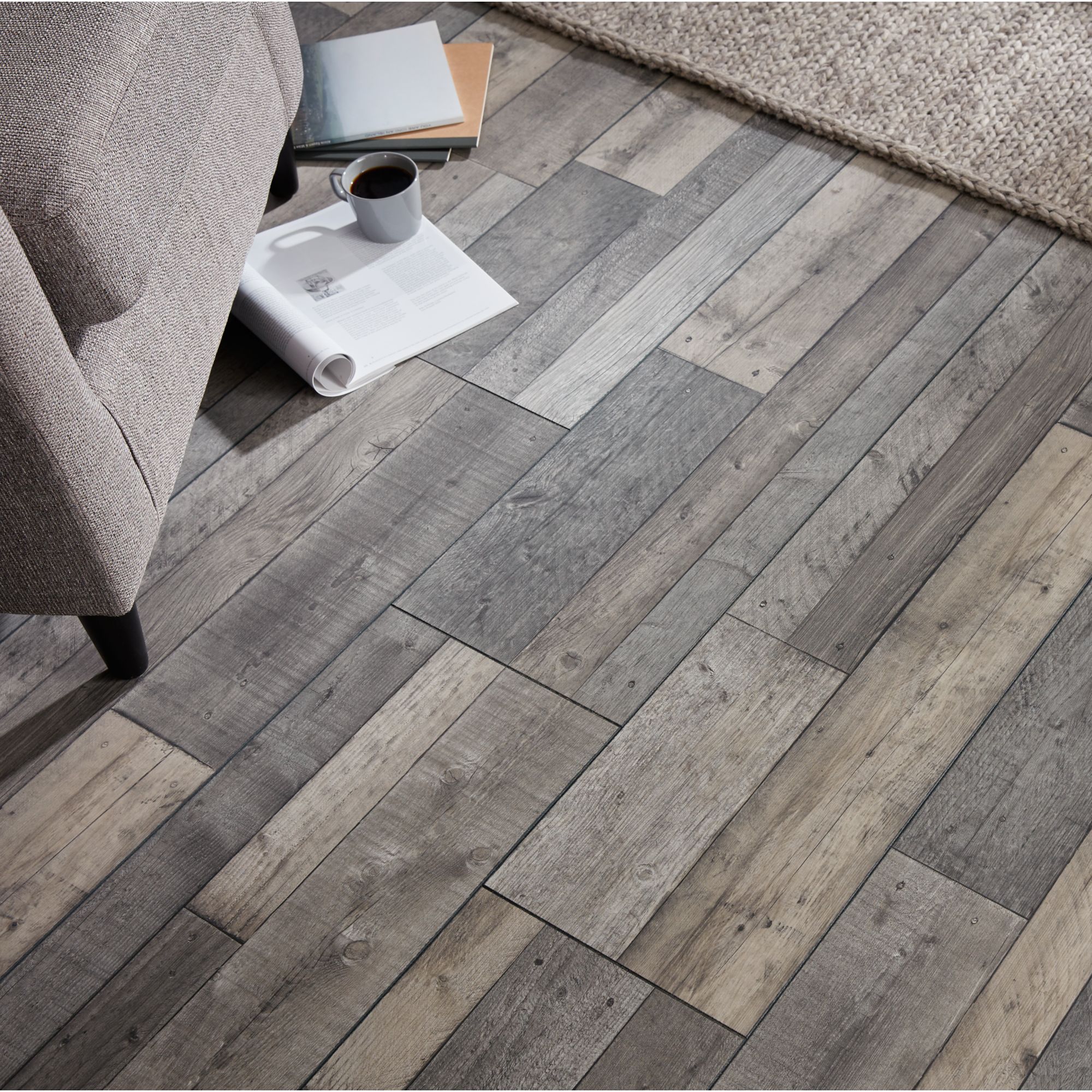 Goodhome Dunwich Grey Oak Effect Laminate Flooring Sample