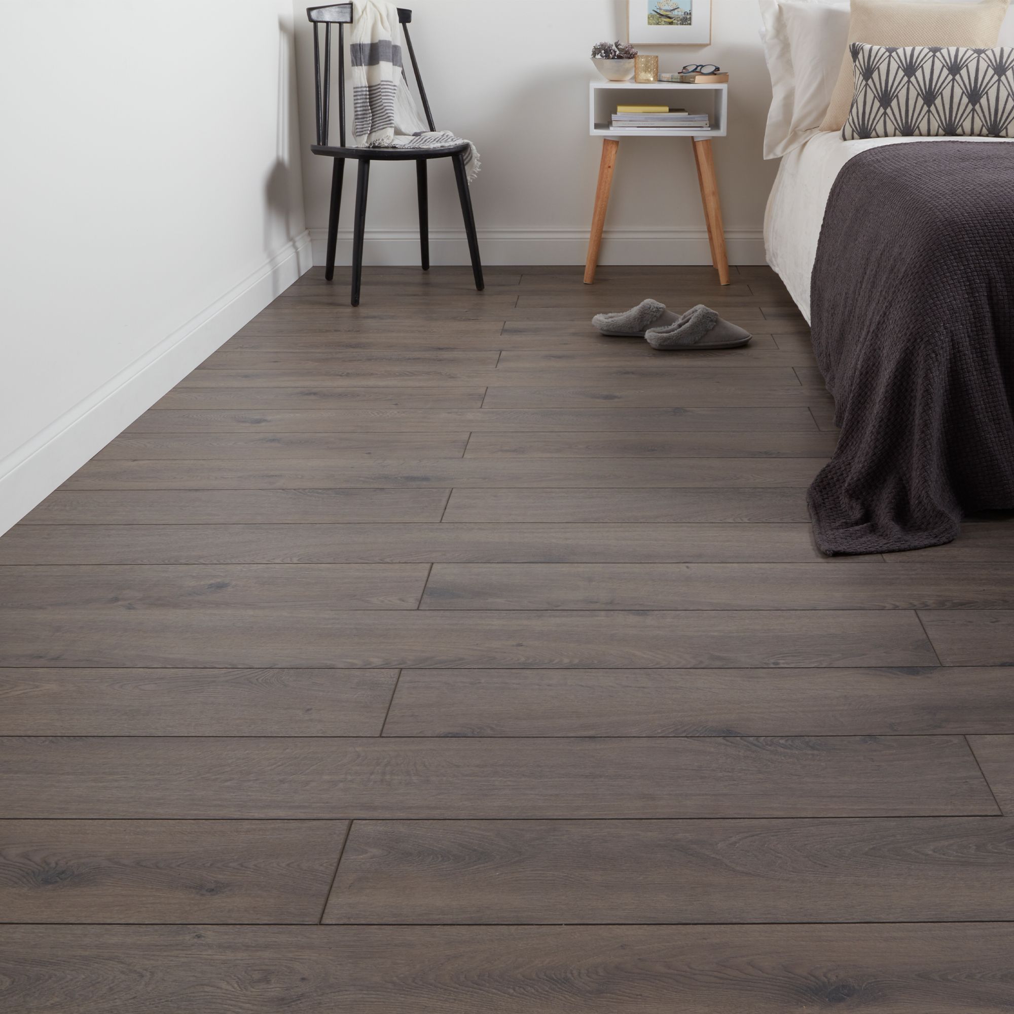 Goodhome Strood Grey Oak Effect Laminate Flooring 1 3m Pack