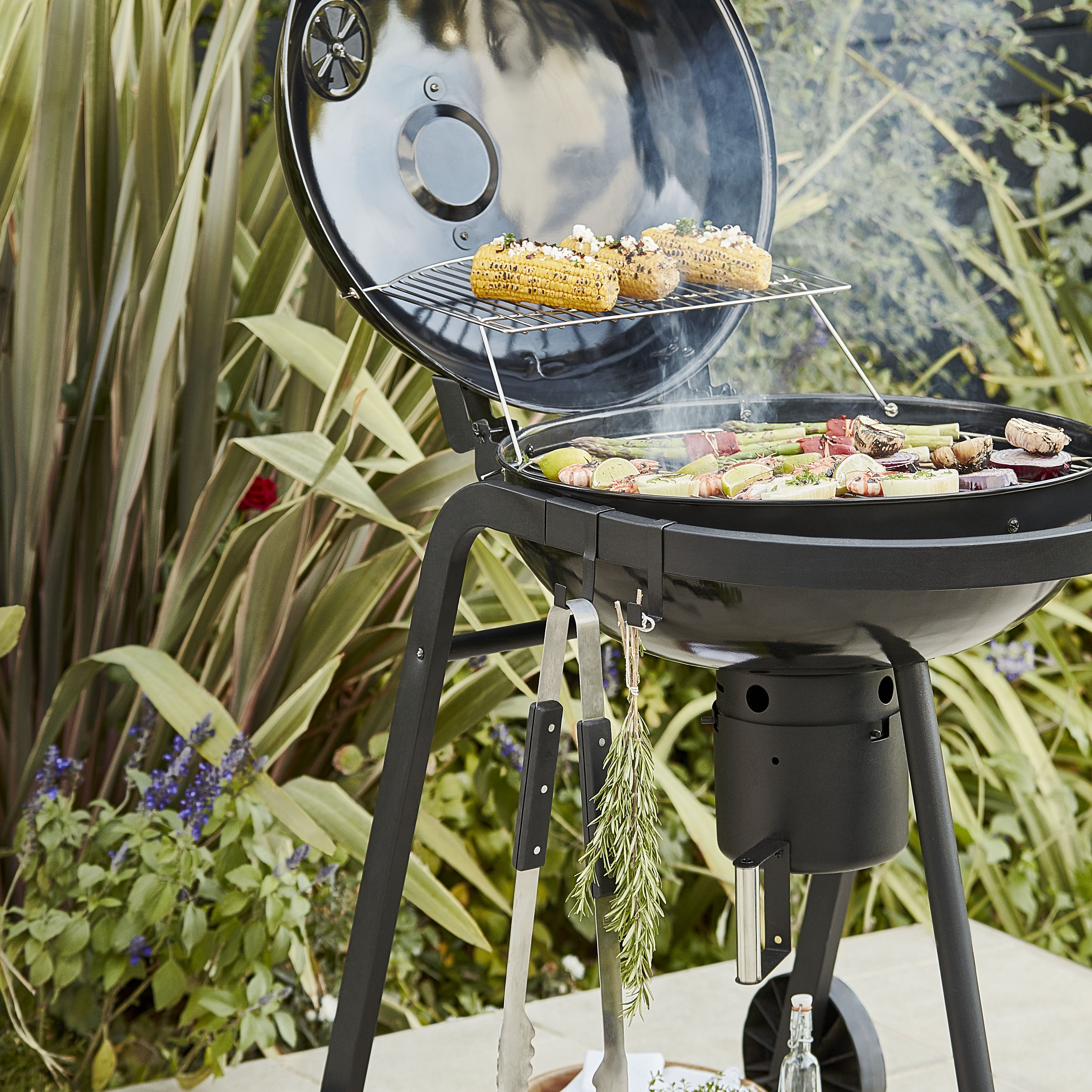 Barbecue Buying Guide Ideas Advice Diy At Bq