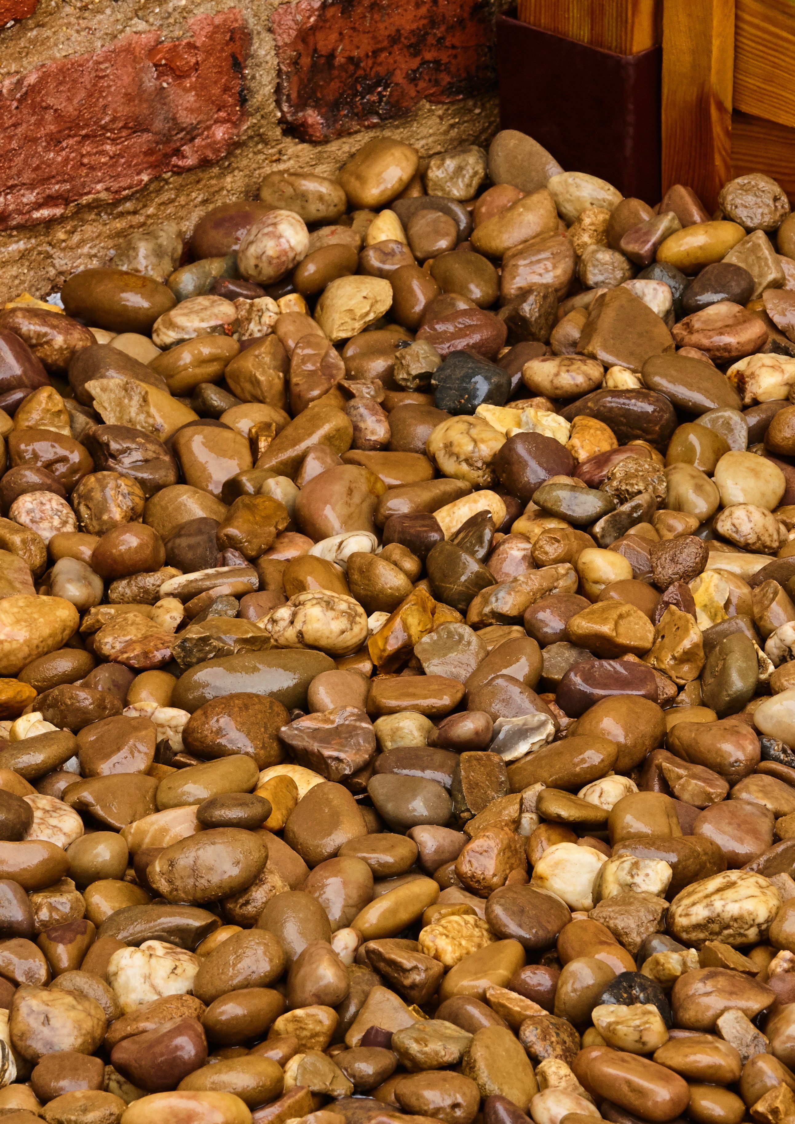 Blooma Brown 40mm Stone Pebbles, 790kg Bag | Departments | DIY At B&Q