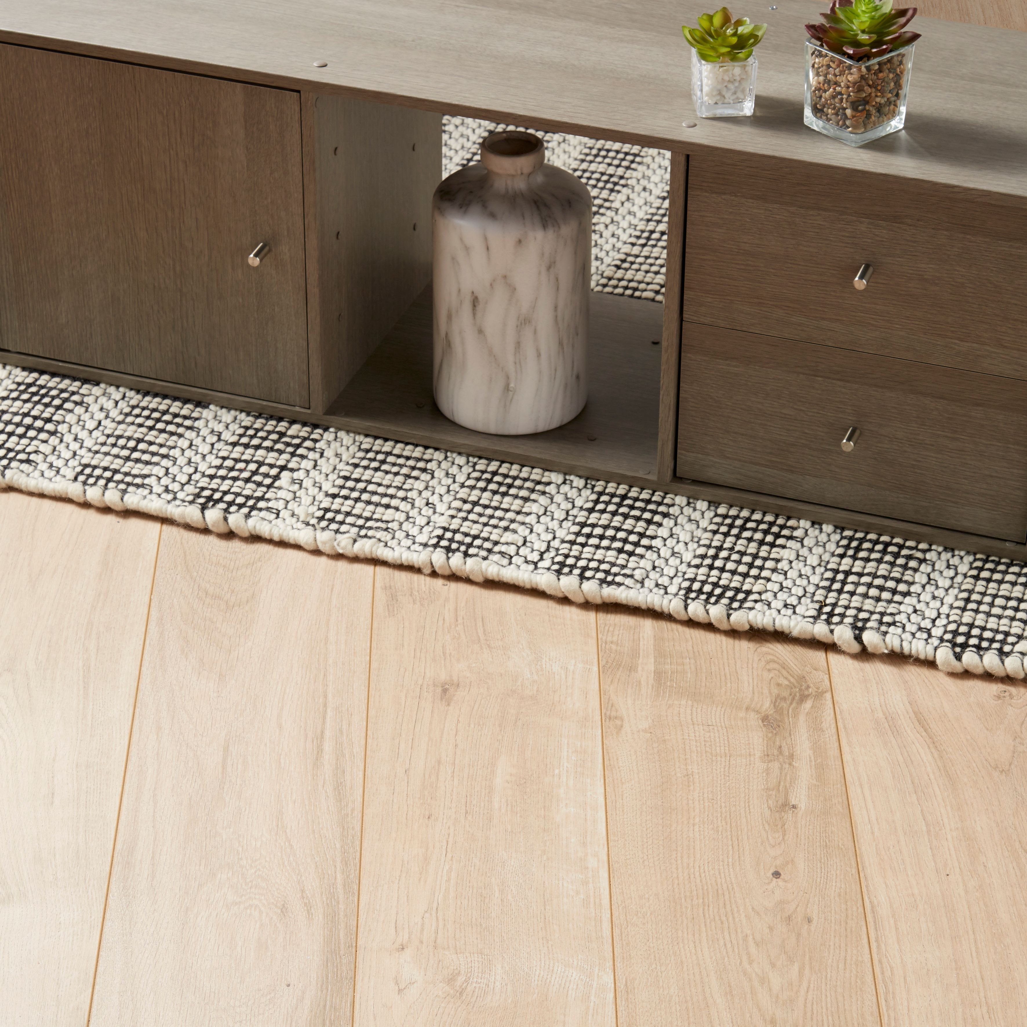Gladstone Natural Oak effect Laminate flooring Sample