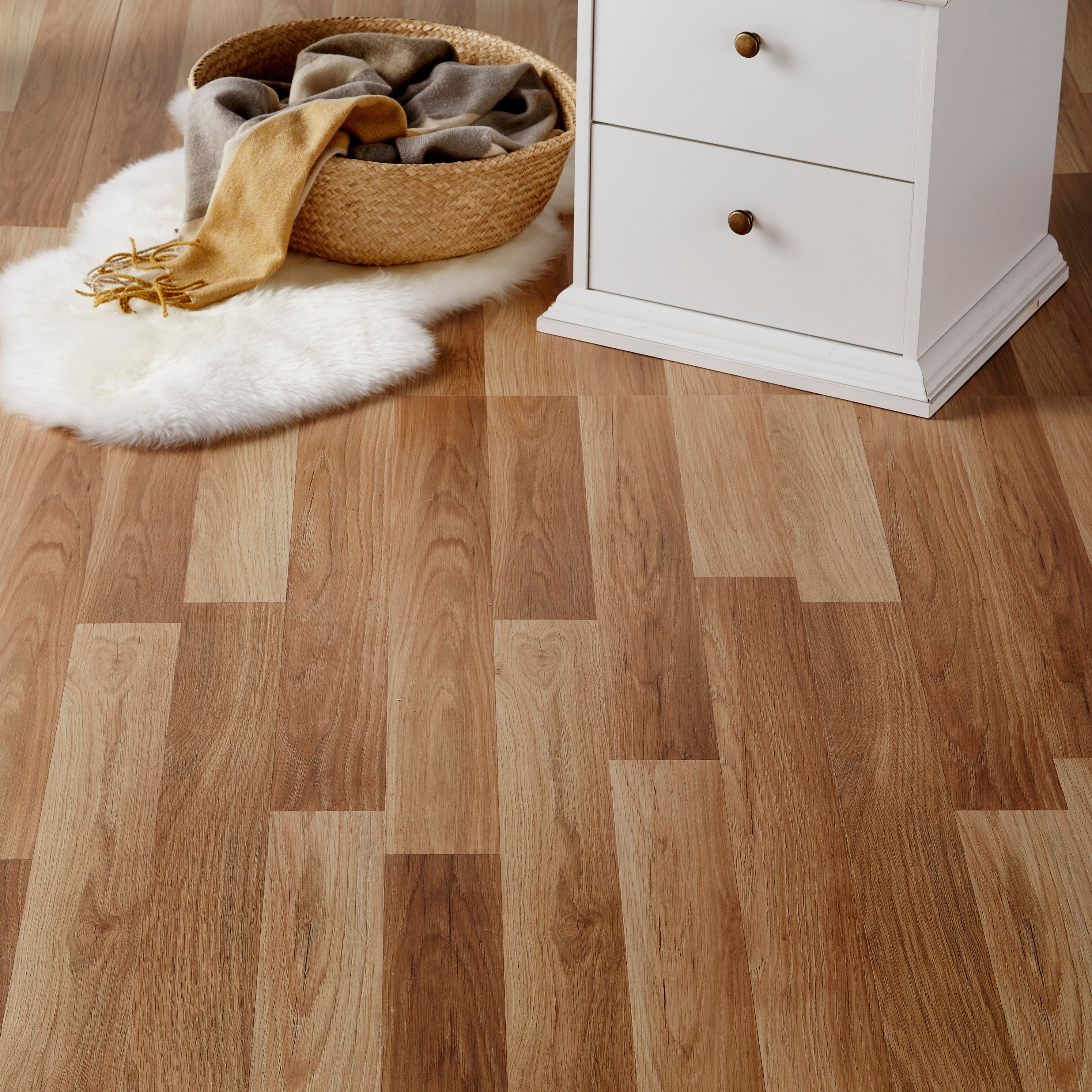 Goodhome Goldcoast Natural Oak Effect Laminate Flooring 2 47m Departments Diy At B Q