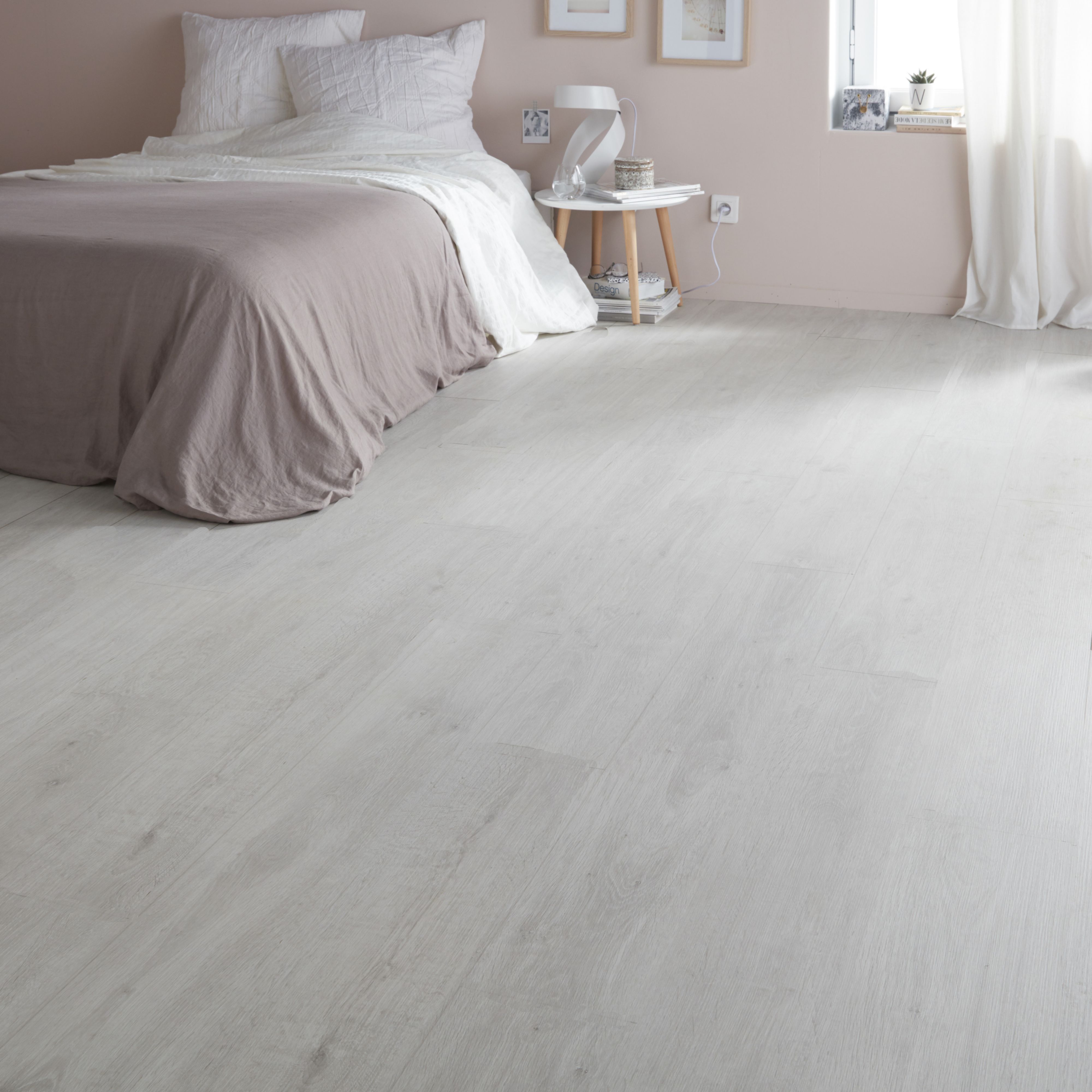 Geelong Grey Oak effect Laminate flooring 2.467 m² Pack 