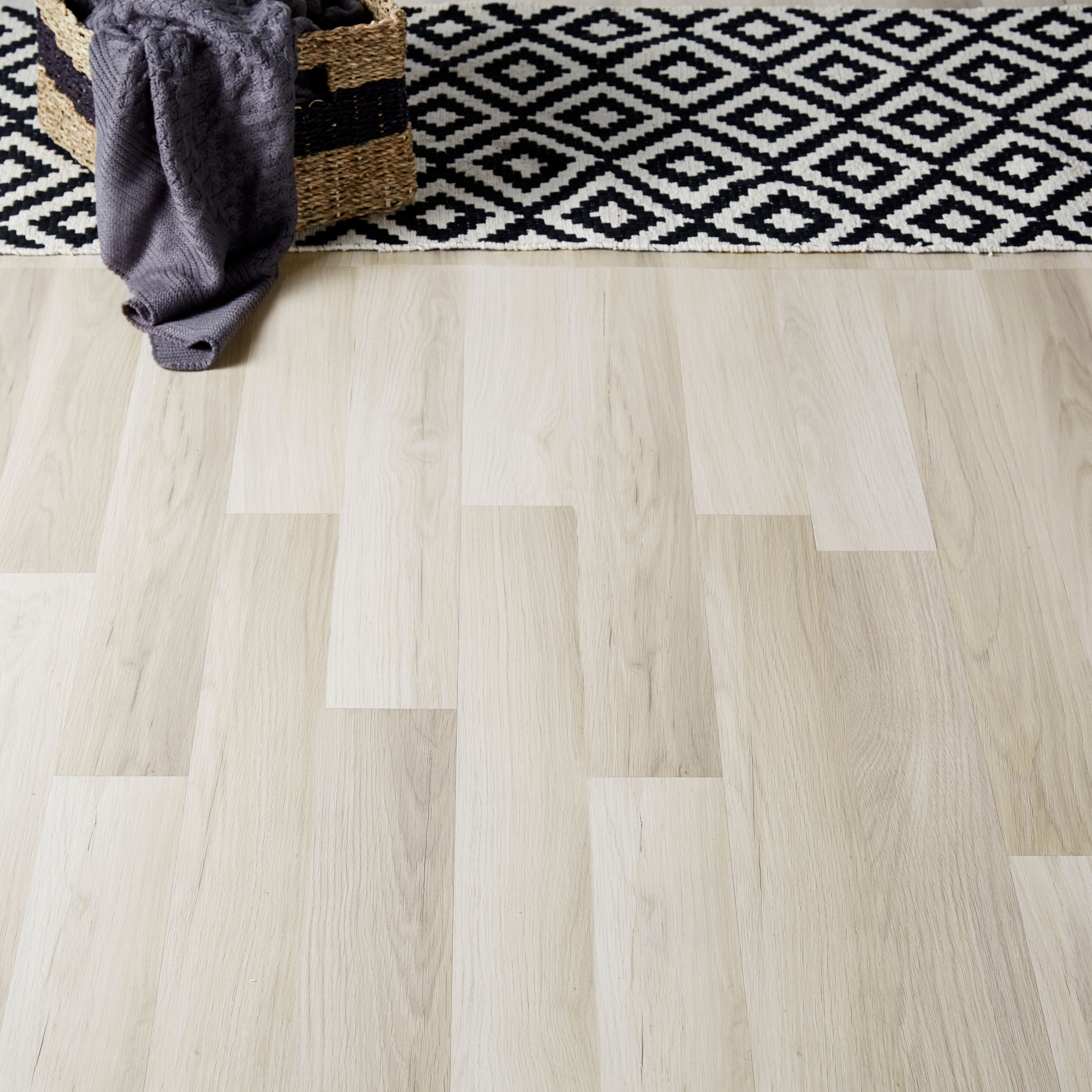 Goodhome Townsville Grey Oak Effect Laminate Flooring 2 47m