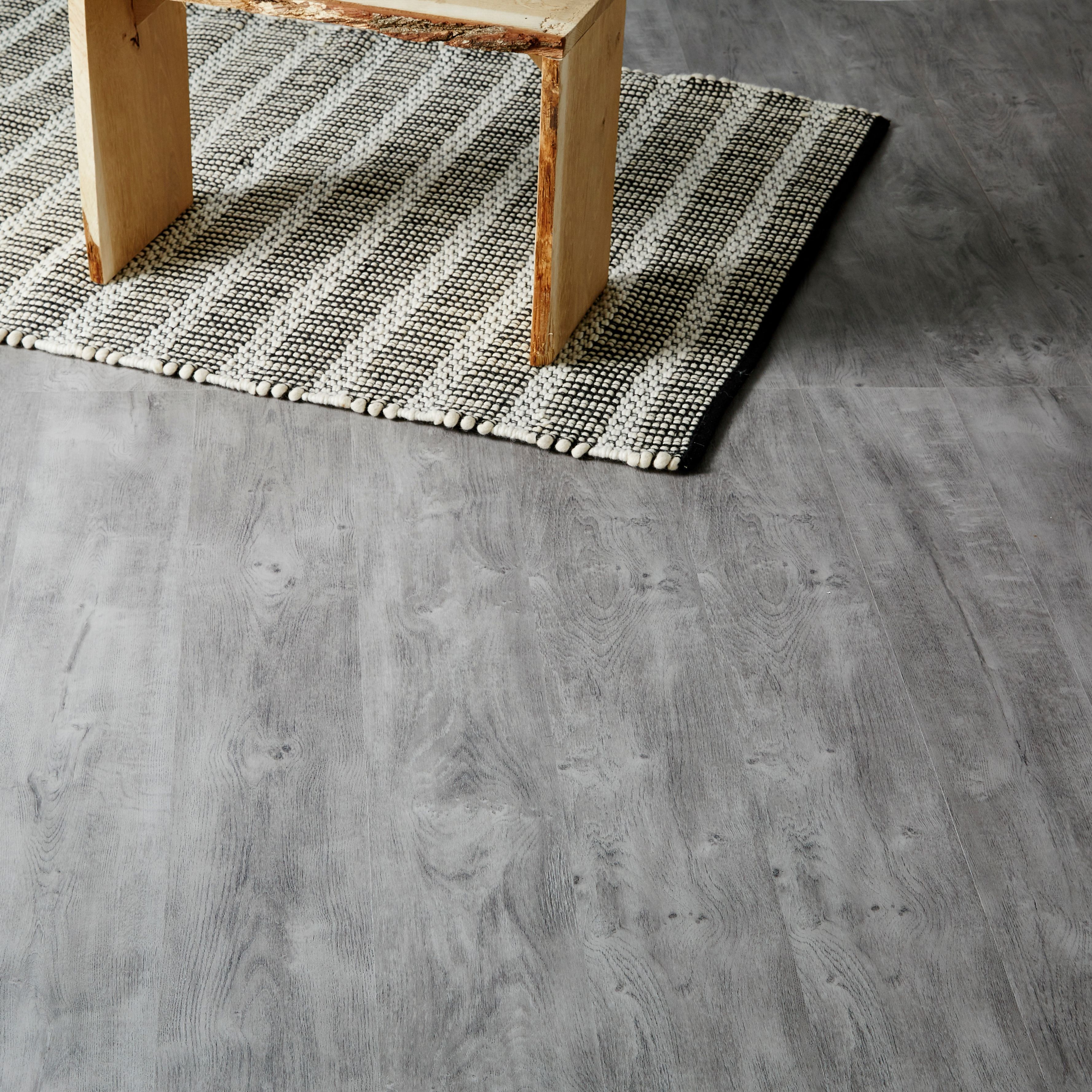 Goodhome Caloundra Grey Oak Effect Laminate Flooring 2 47m