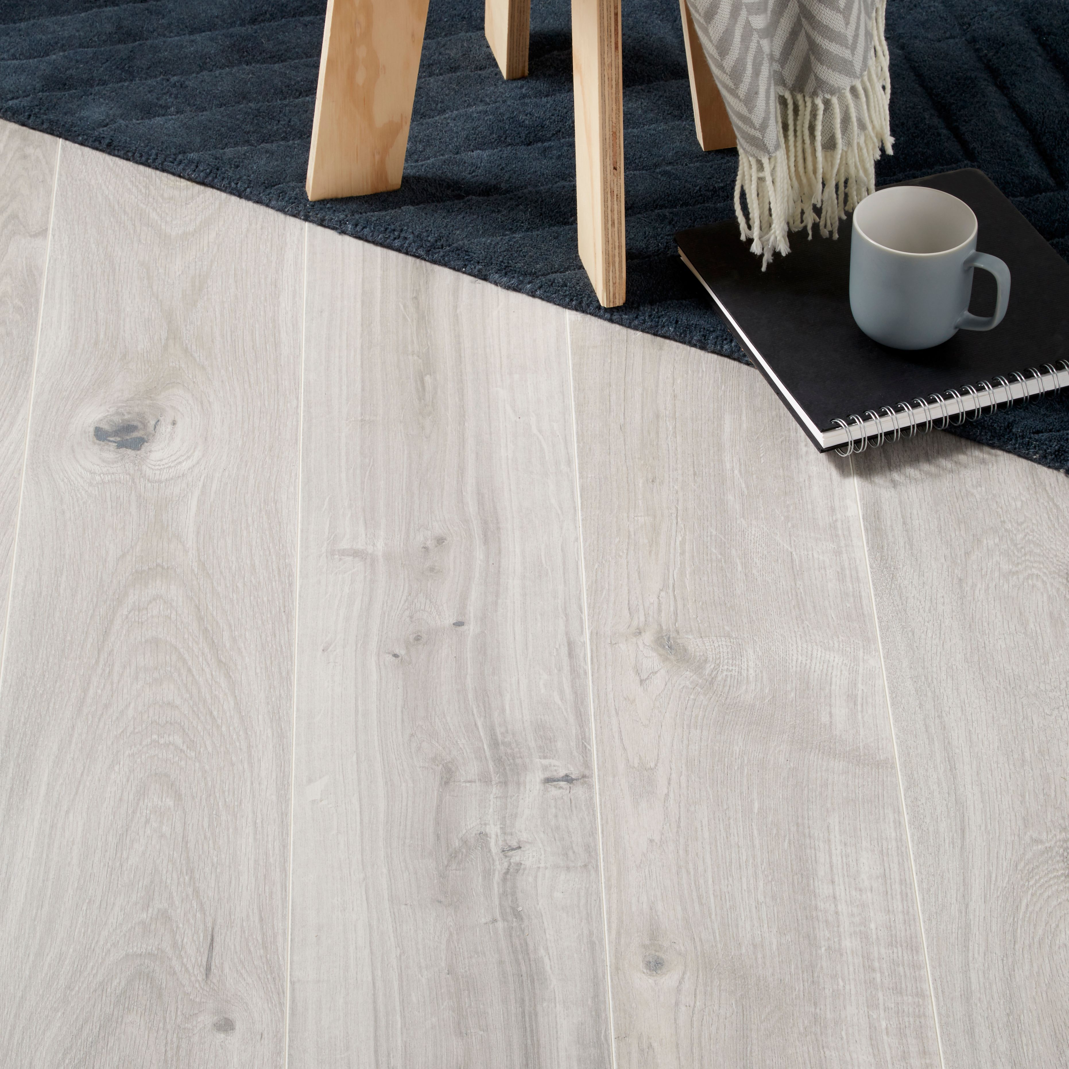 Goodhome Gladstone Grey Oak Effect Laminate Flooring 2m