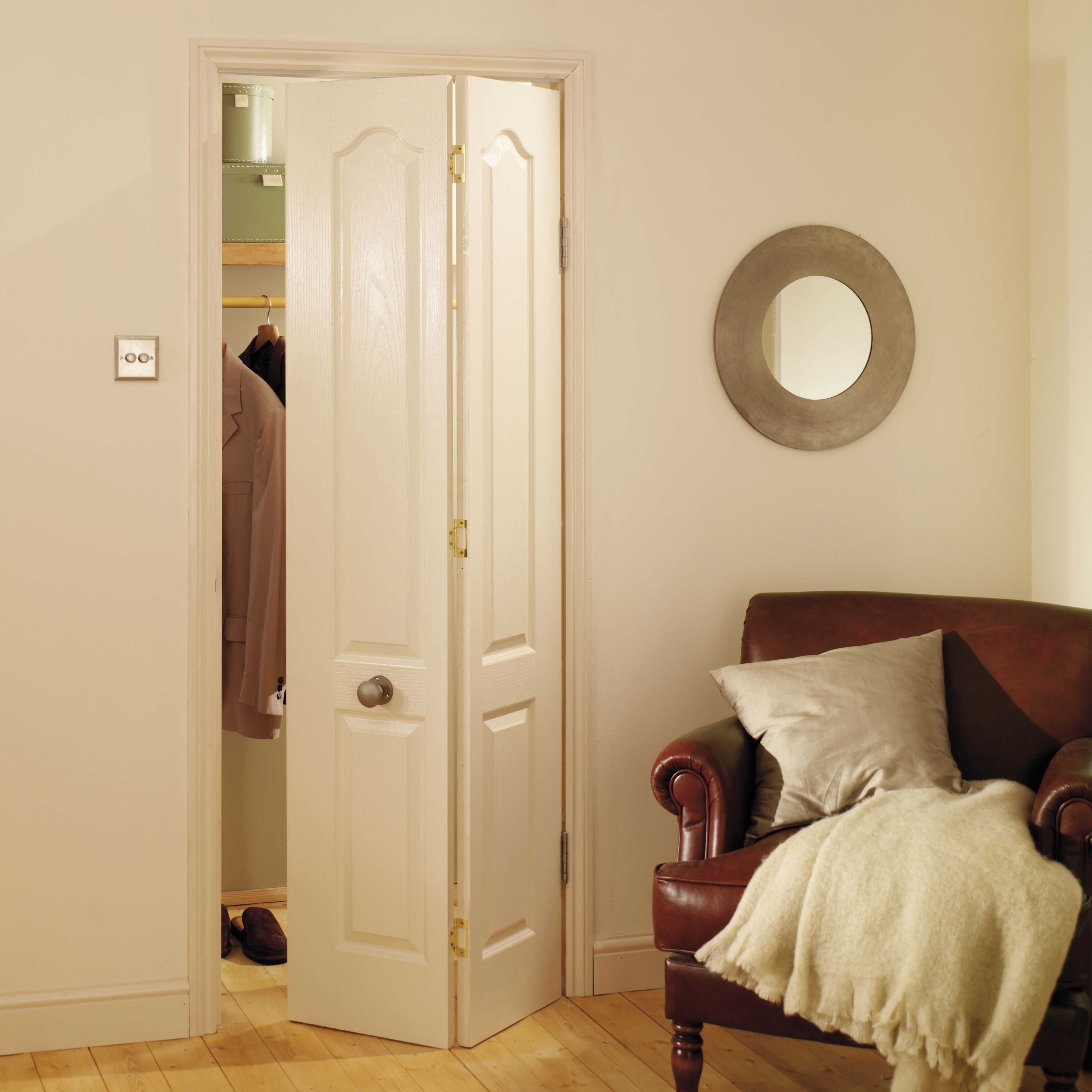 4 panel Clear Unglazed Contemporary White Woodgrain effect Internal Folding Bi-fold Door set, (H)1950mm (W)750mm