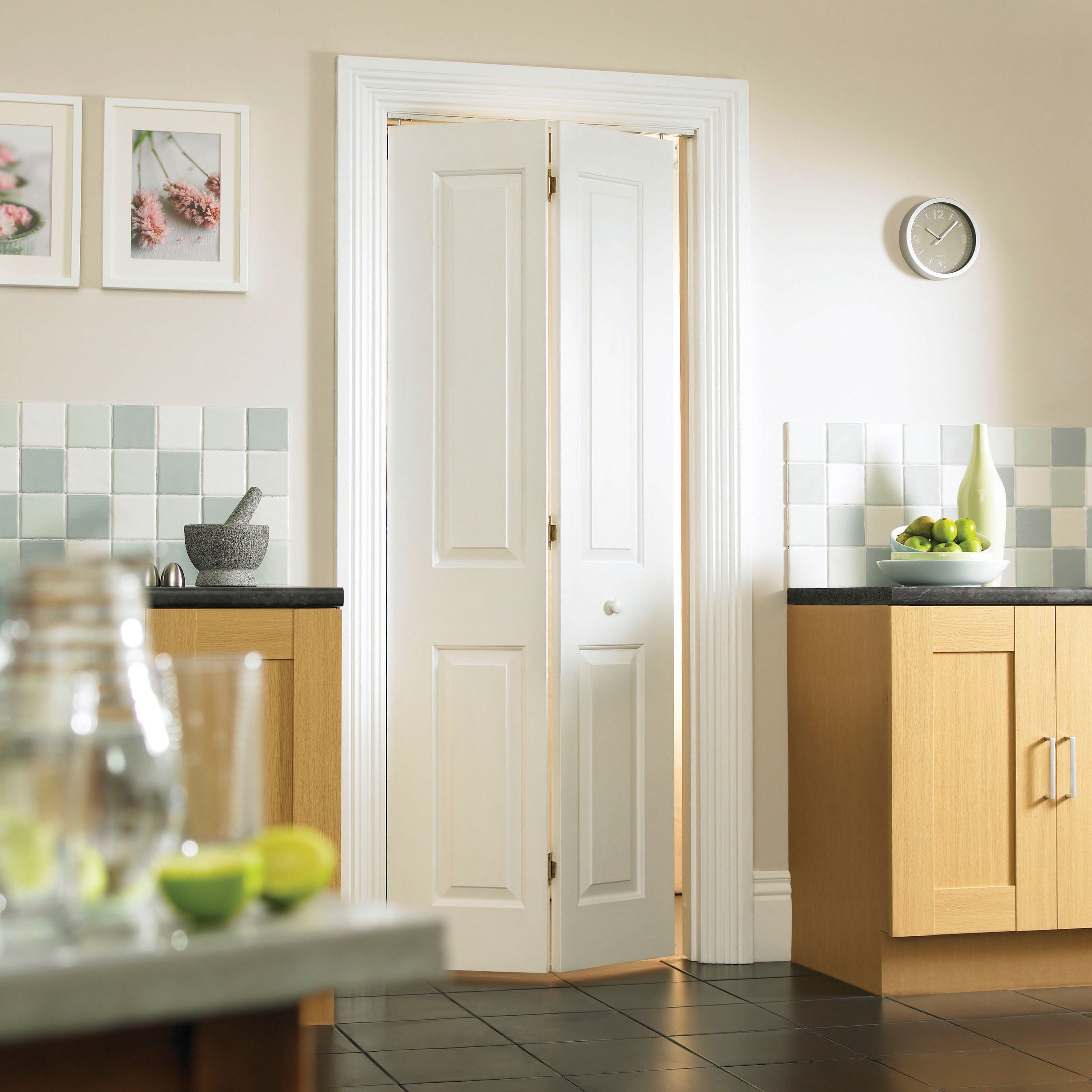 4 panel Unglazed Contemporary White Internal Folding Bi-fold Door set, (H)1950mm (W)750mm