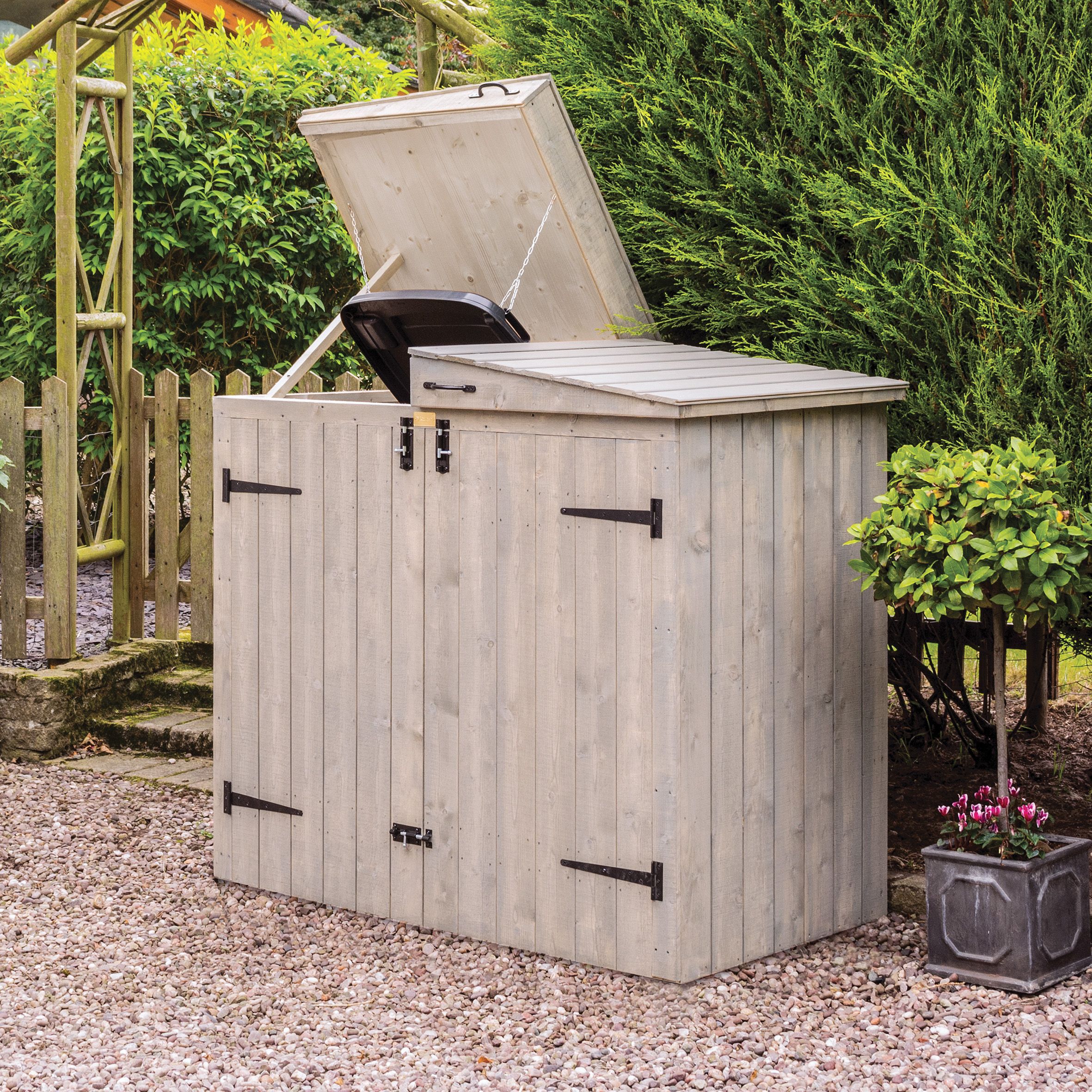 Heritage Vertical cladding Fine sawn Wooden Wheelie bin store