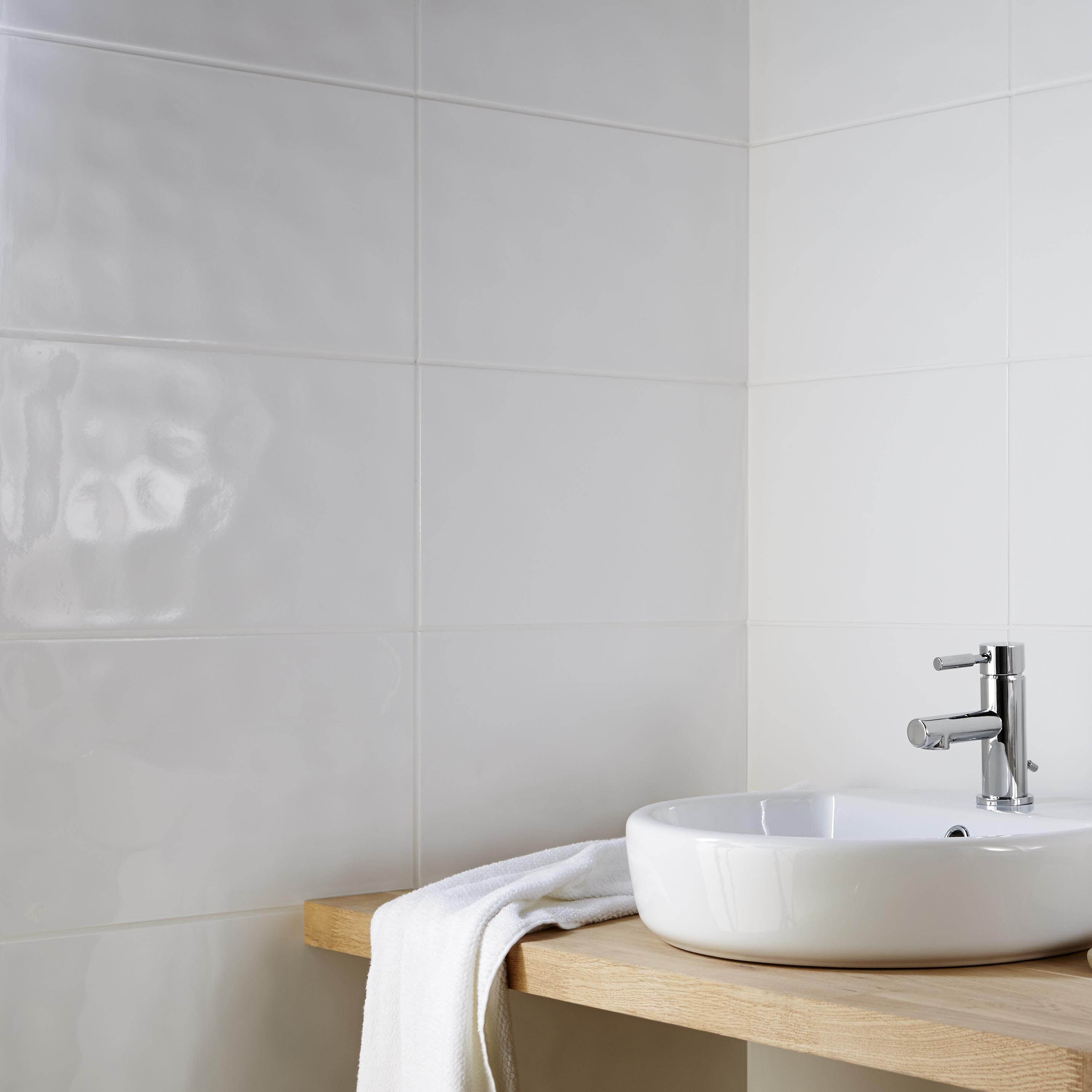 Hampton Ripple White Gloss Ceramic Wall tile, Pack of 10, (L)250mm (W ...