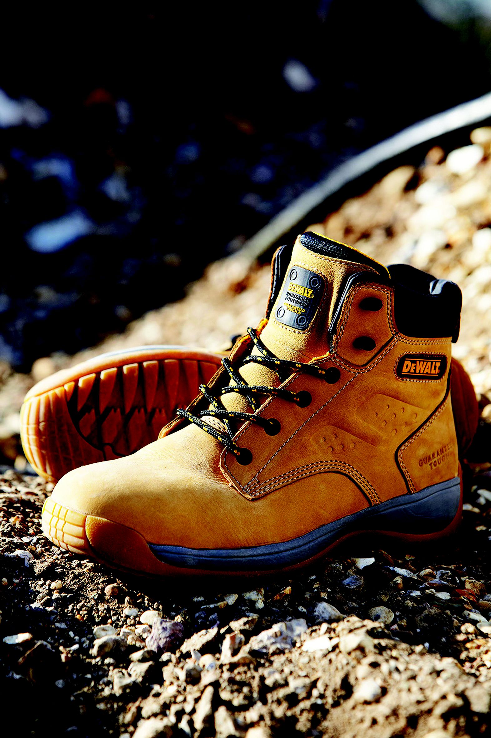 dewalt bolster safety boots review