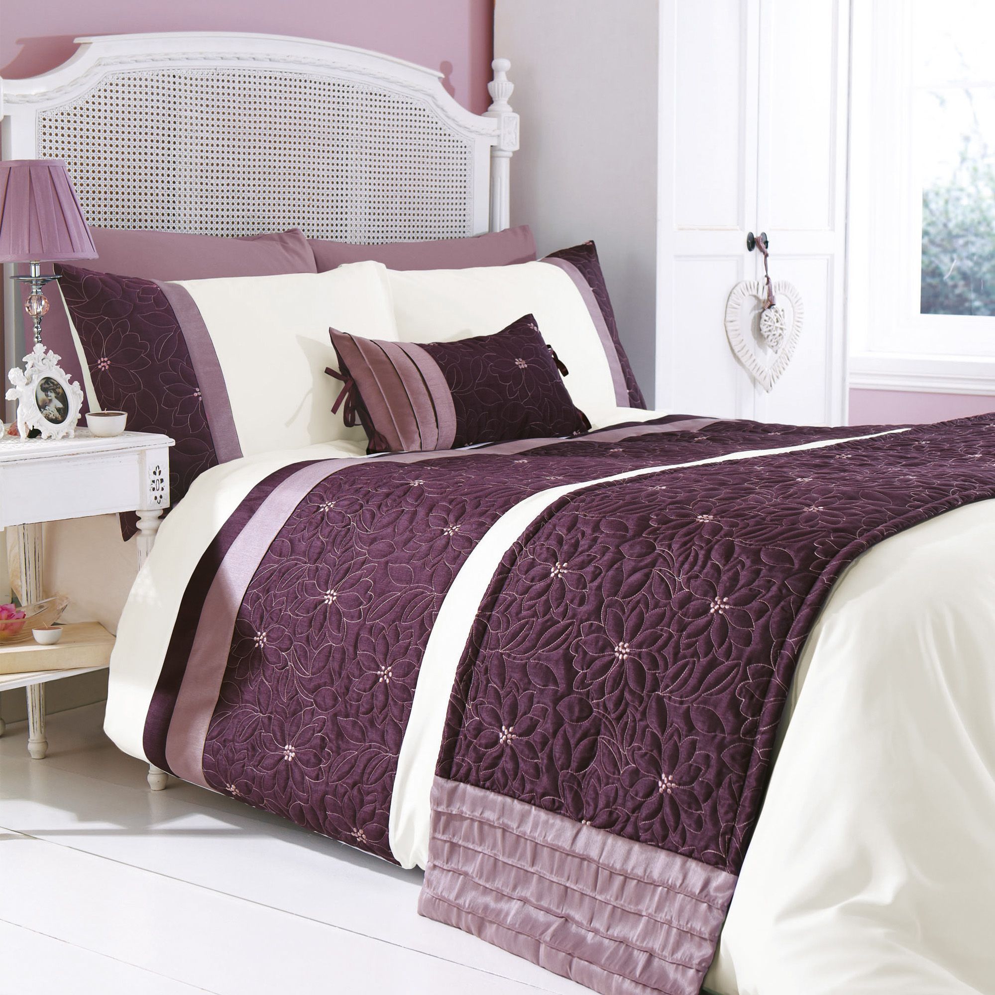 Chartwell Amy Floral Plum & white Single Bed cover set | Departments ...