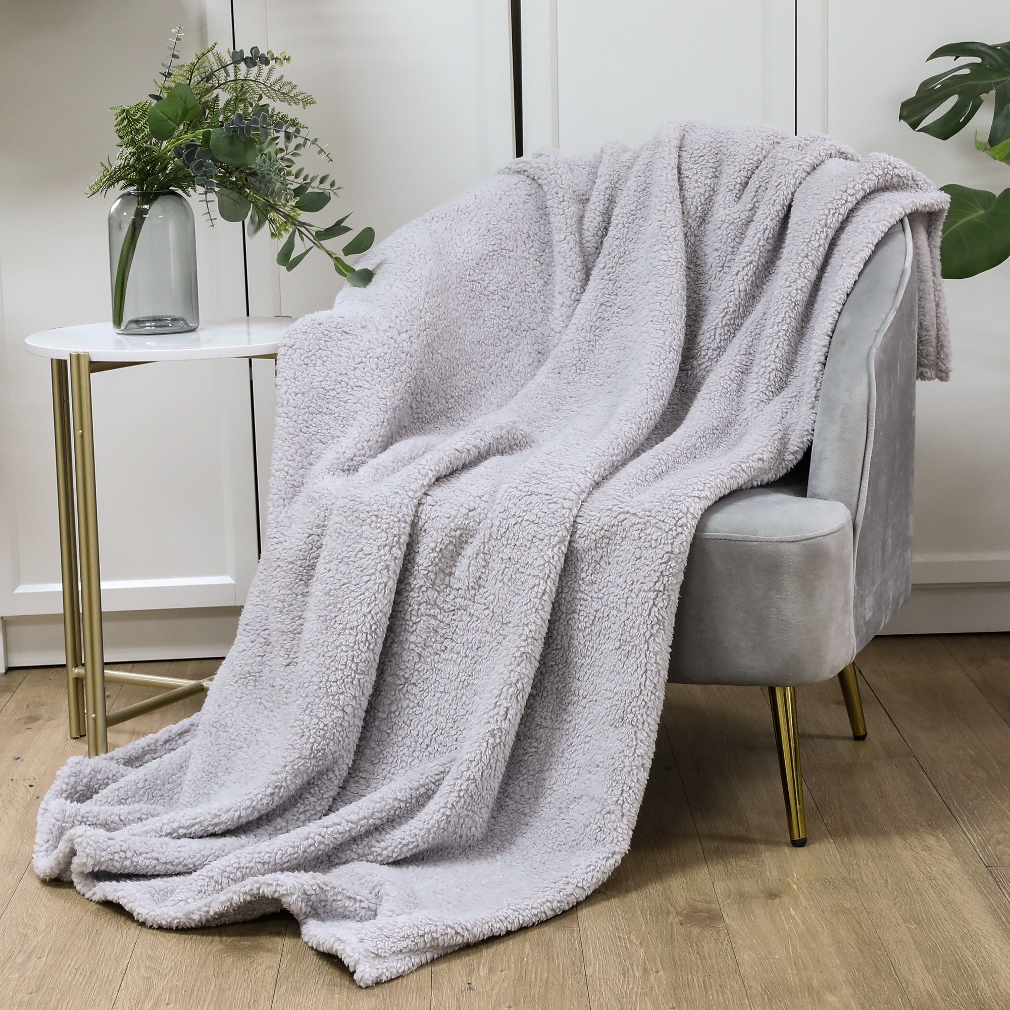 Shop throws & blankets.