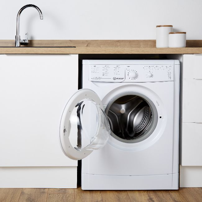 Raffello high gloss white kitchen range with integrated washing machine
