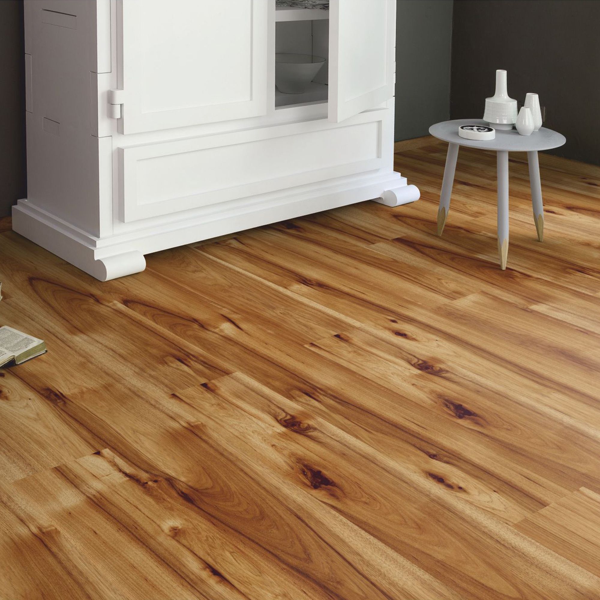 Bravo Natural Wood effect Laminate flooring, 1.76m² Pack | Departments