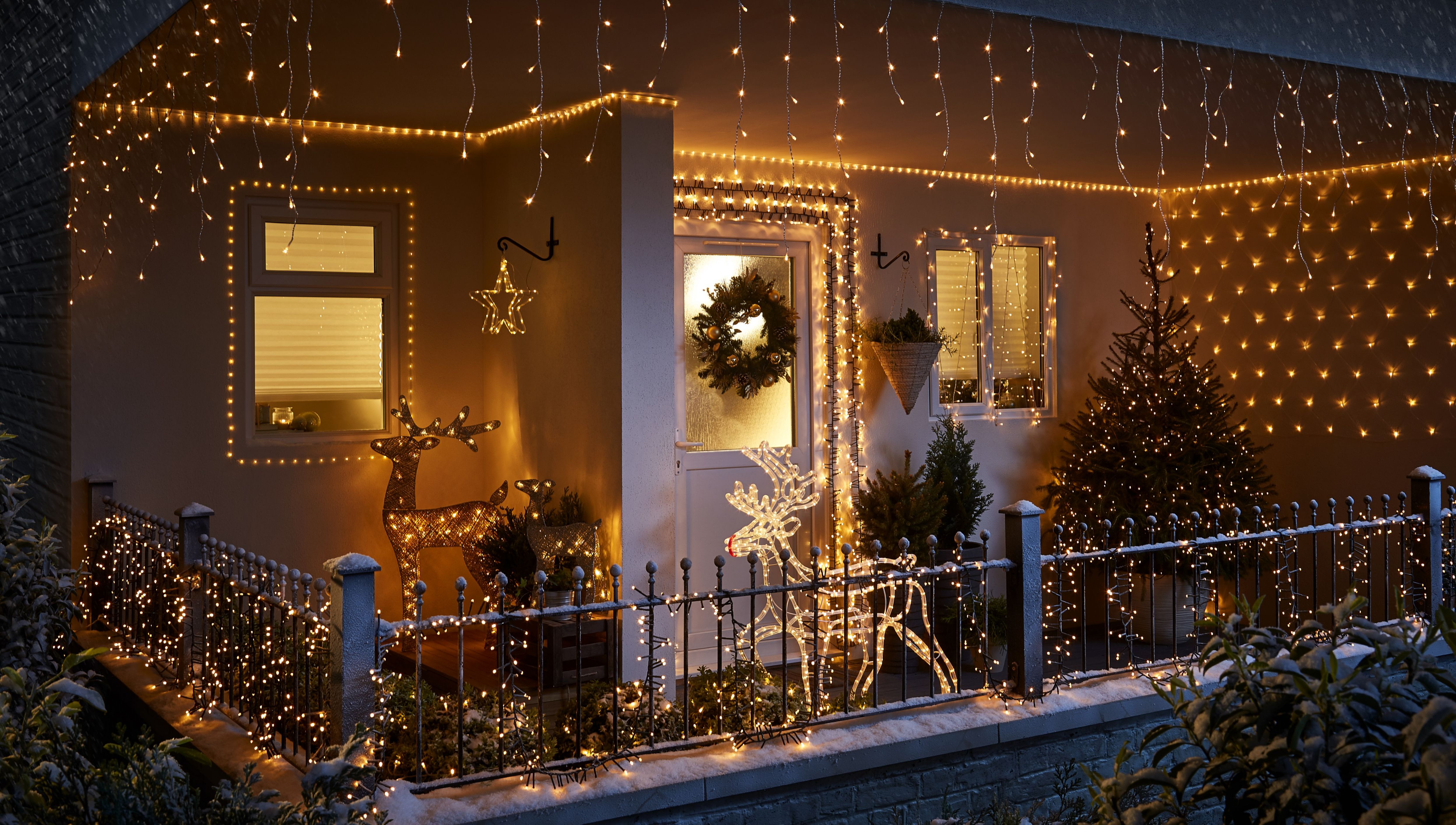 How To Hang Outdoor Christmas Lights Ideas Advice Diy At B Q
