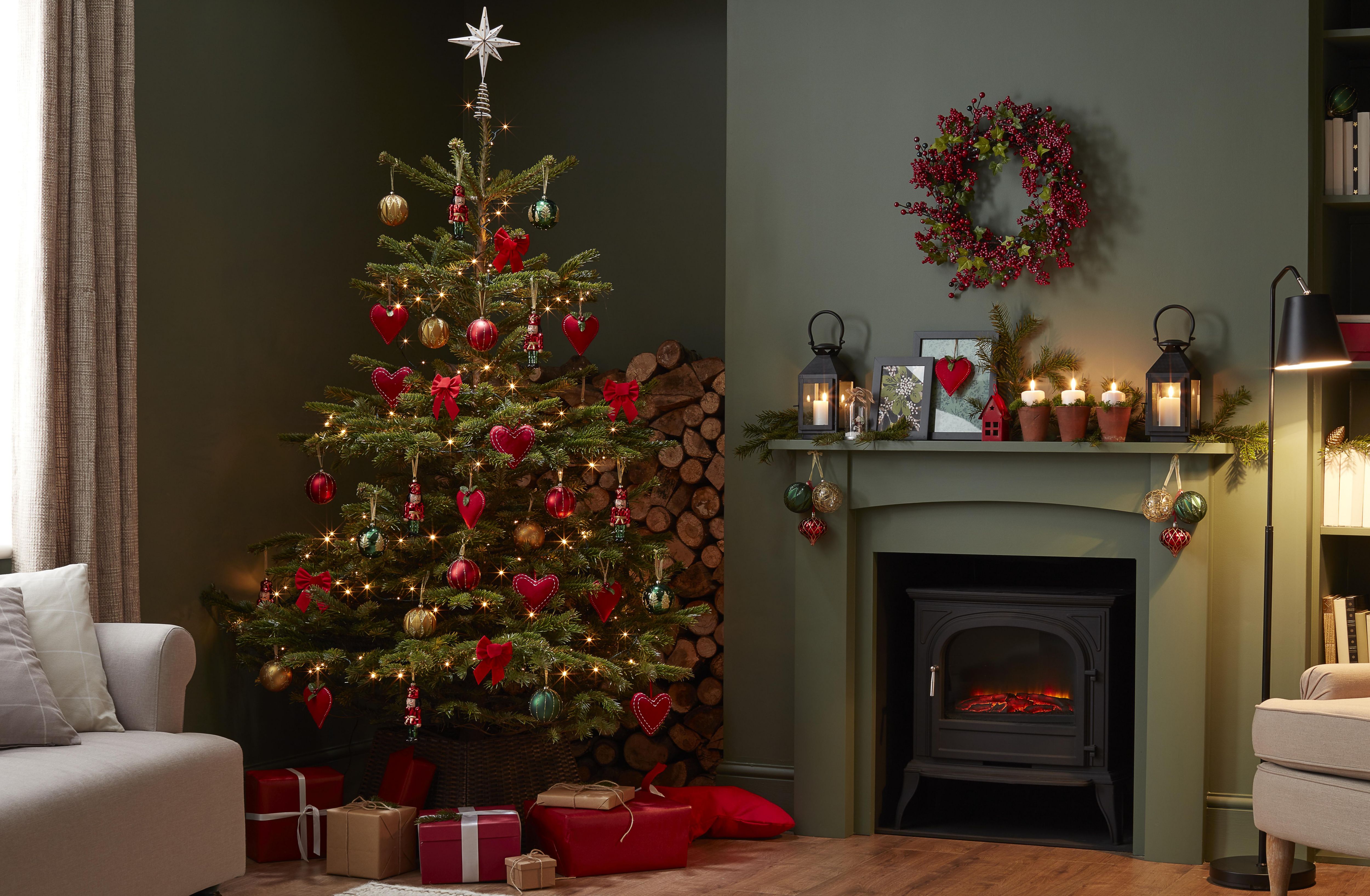 Real Christmas Tree Buying Guide Ideas Amp Advice Diy At B Amp Q