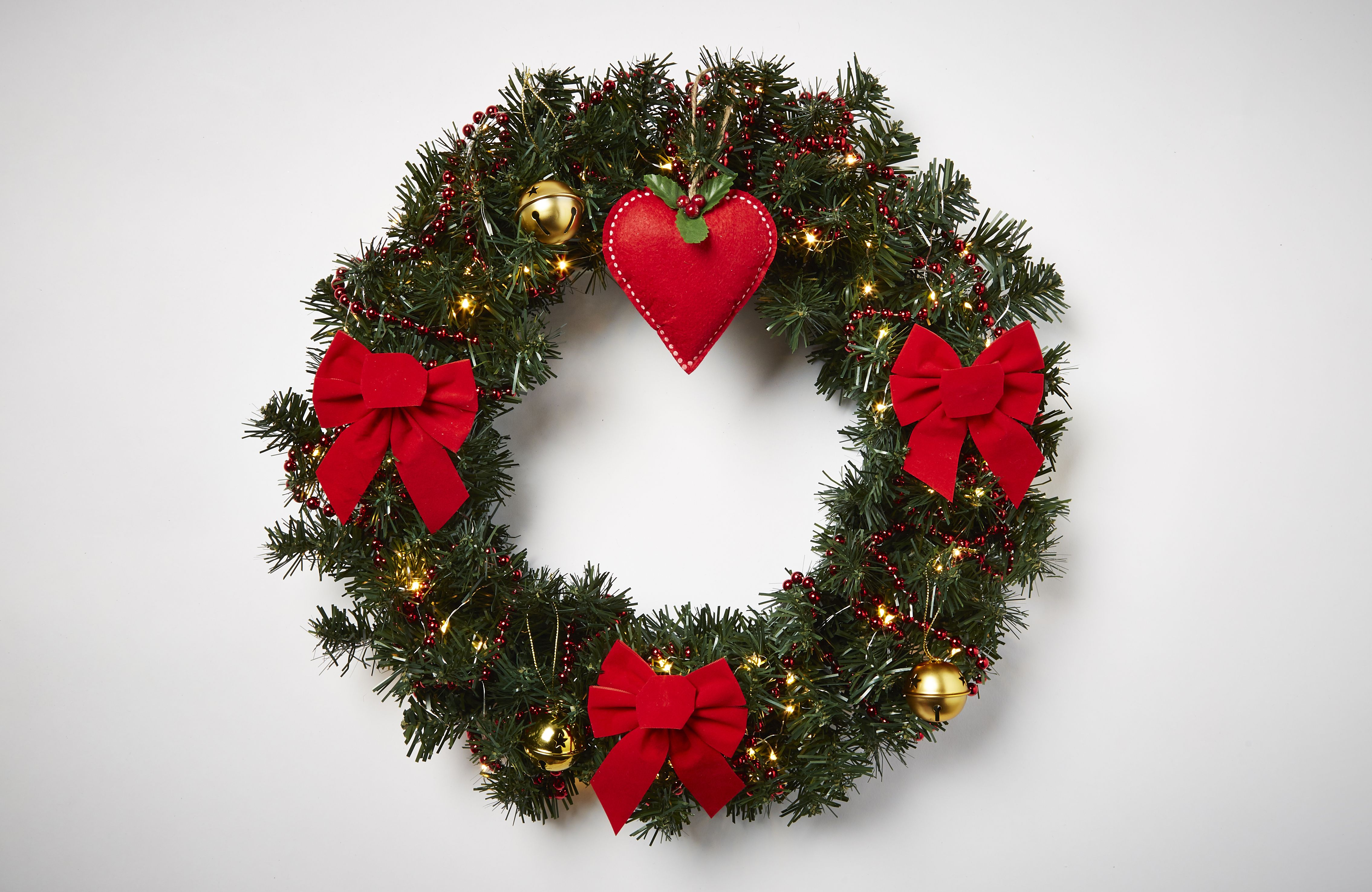 How To Personalise A Christmas Wreath Ideas Advice Diy At B Q