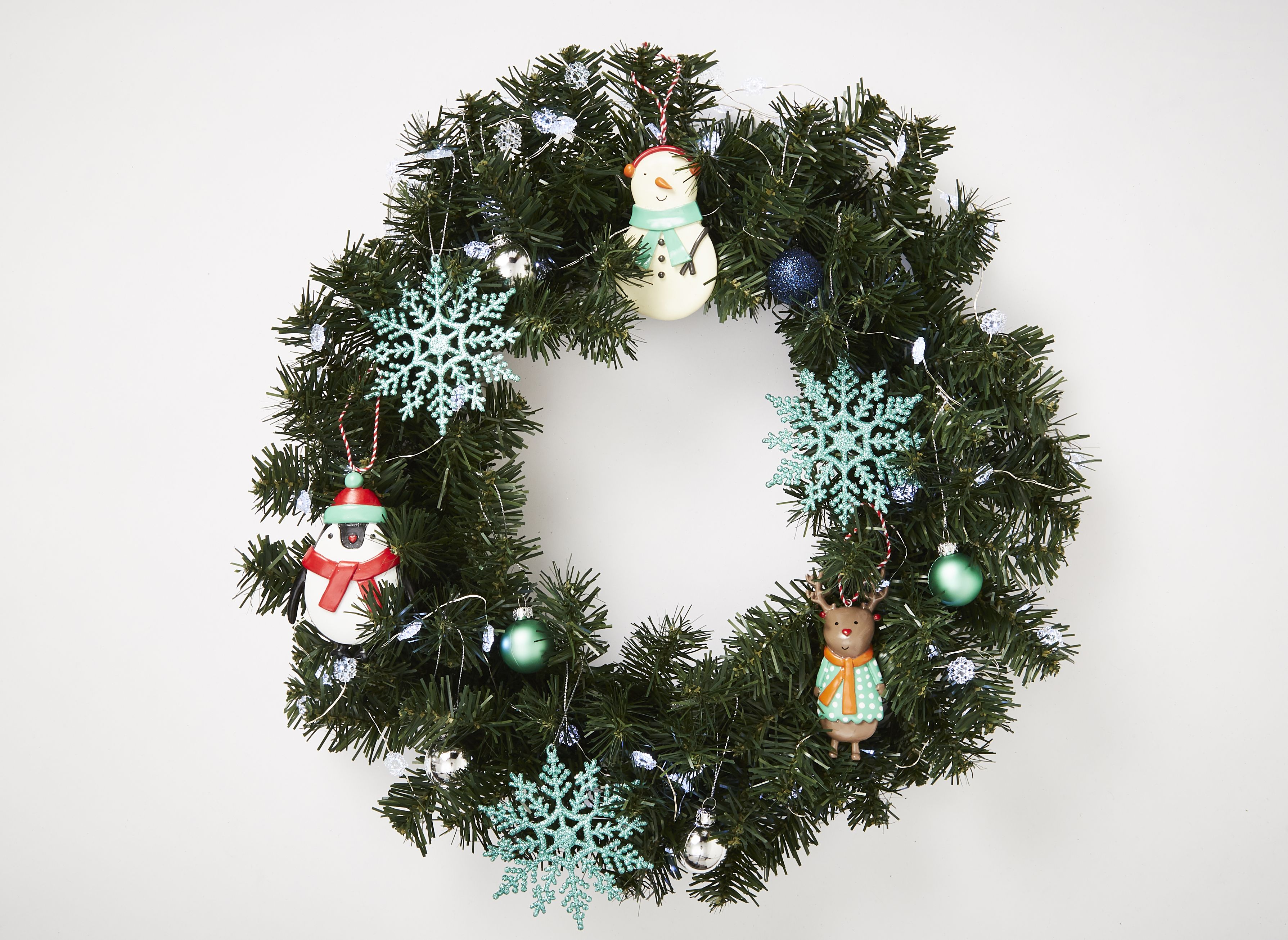 How To Personalise A Christmas Wreath Ideas Advice Diy At B Q