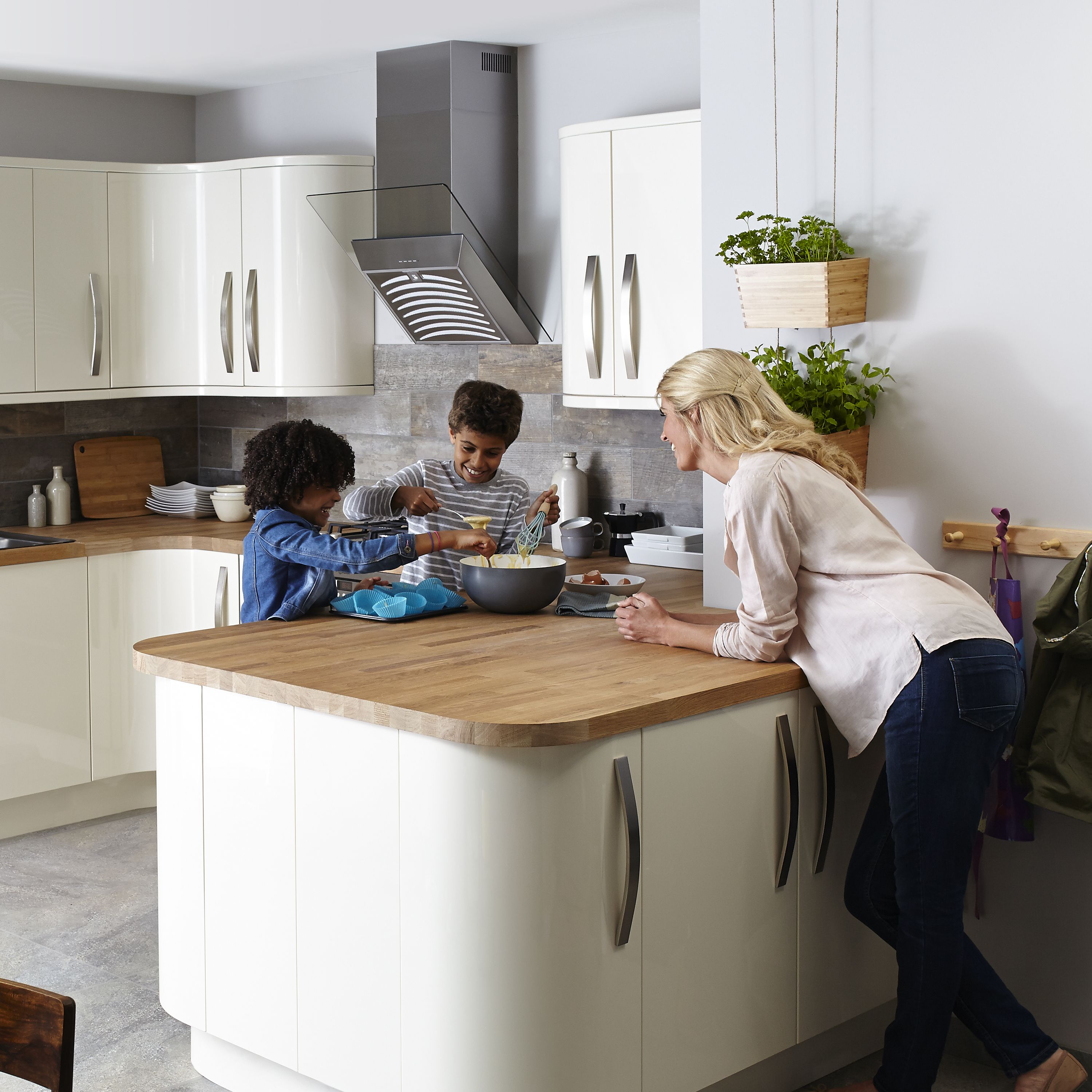 Family in IT Santini gloss cream fitted kitchen