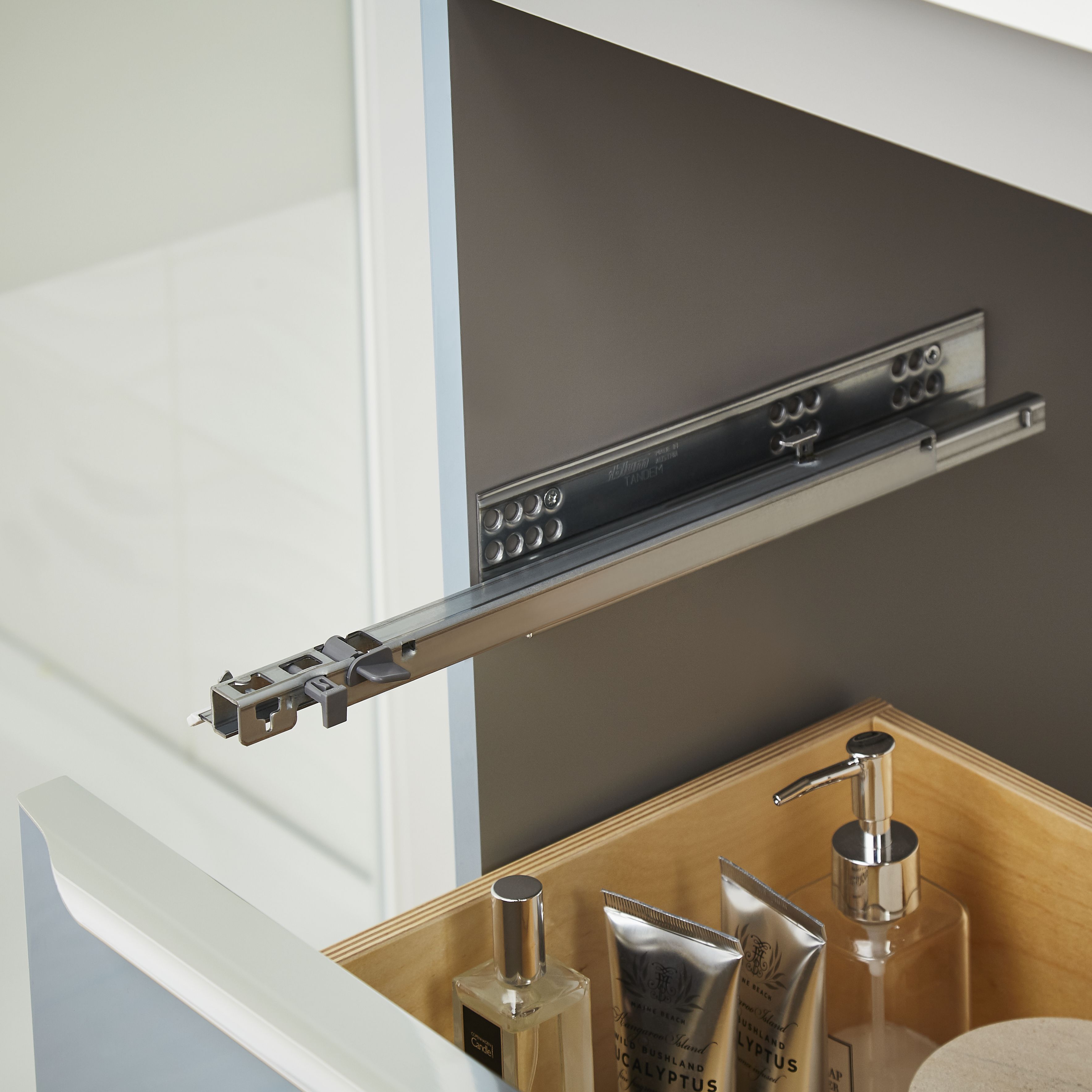 kitchen_cupboard_hinge