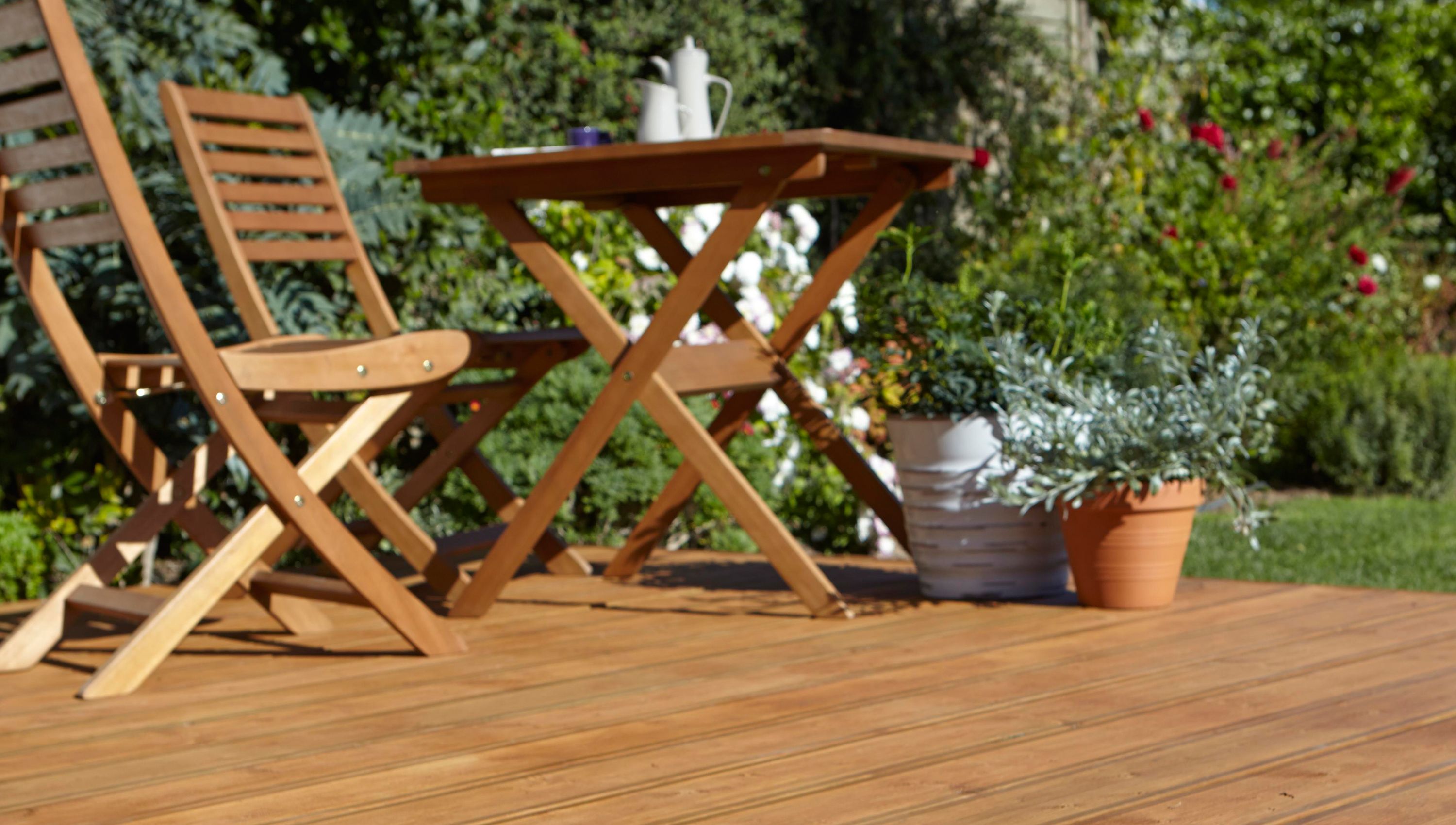 How To Build A Basic Ground Level Deck Ideas Advice Diy At B Q