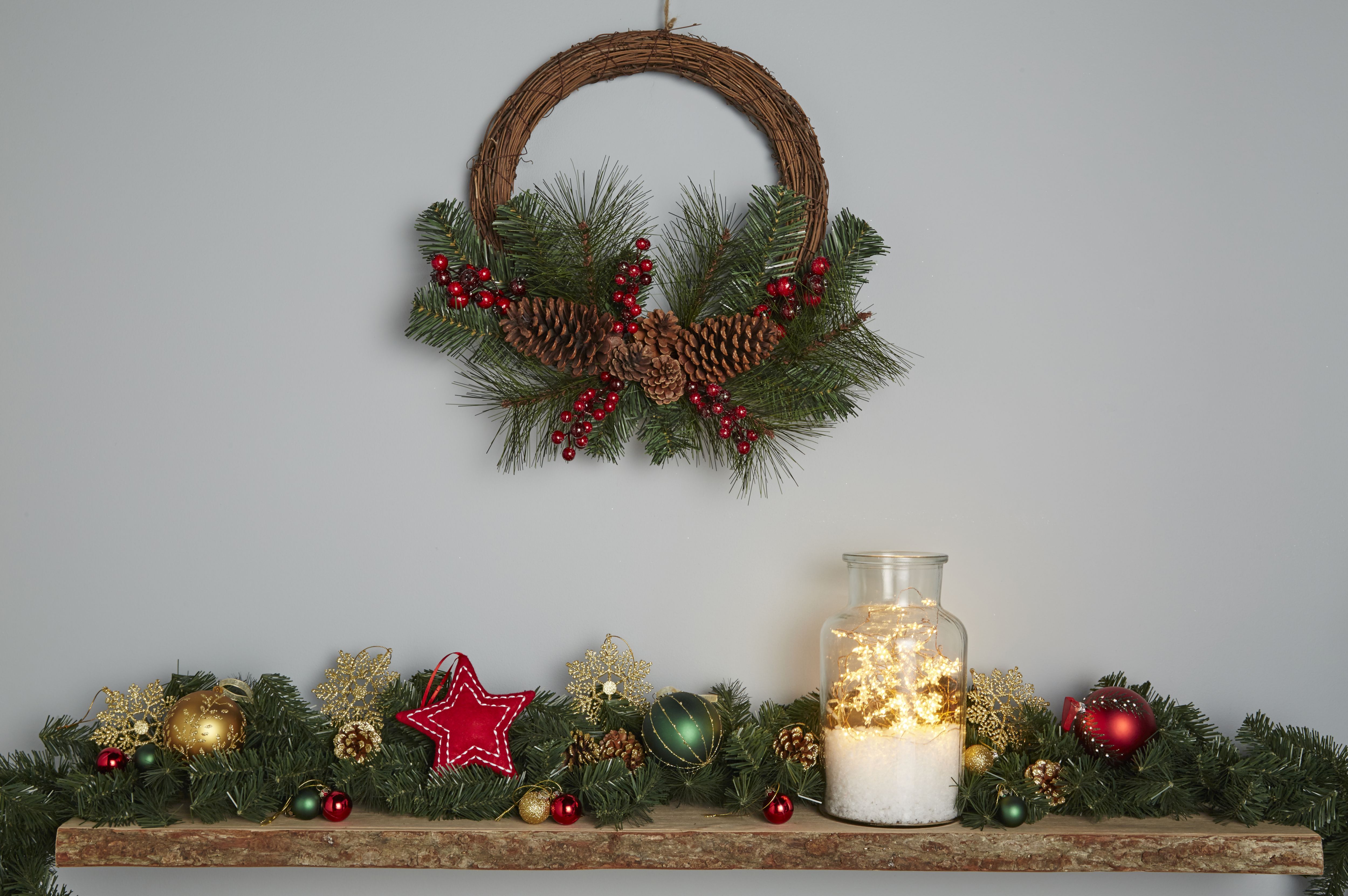 Christmas Wreaths Garlands Swags Buying Guide Ideas Advice