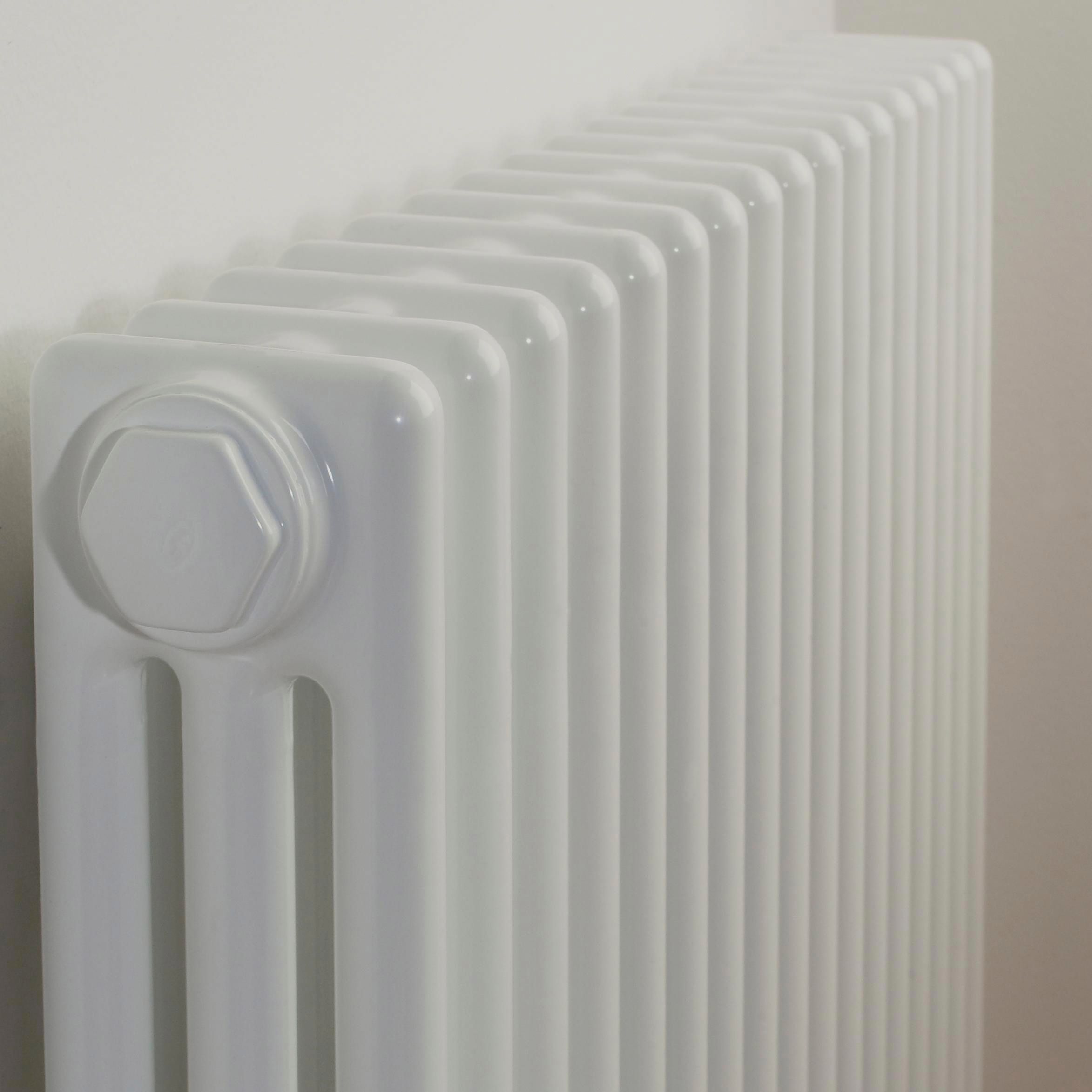 Acova White 3 Column Radiator, (W)628mm x (H)600mm