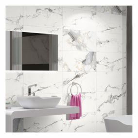 Alvaro White & Gold Gloss Marble effect Porcelain Wall & floor Tile, Pack of 5, (L)600mm (W)300mm