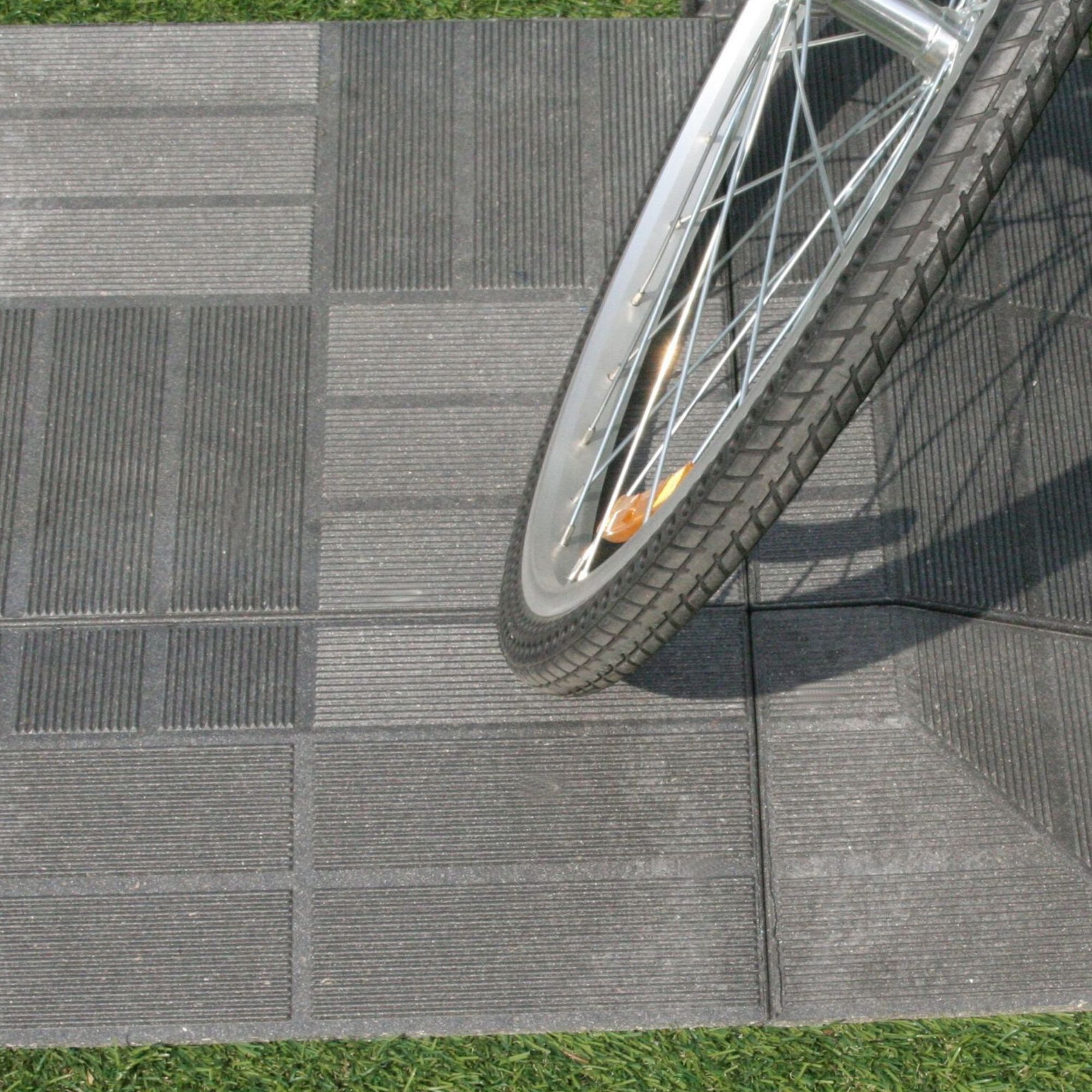 Angara Grey Composite Clippable deck tile (L)0.4m (W)400mm (T)45mm