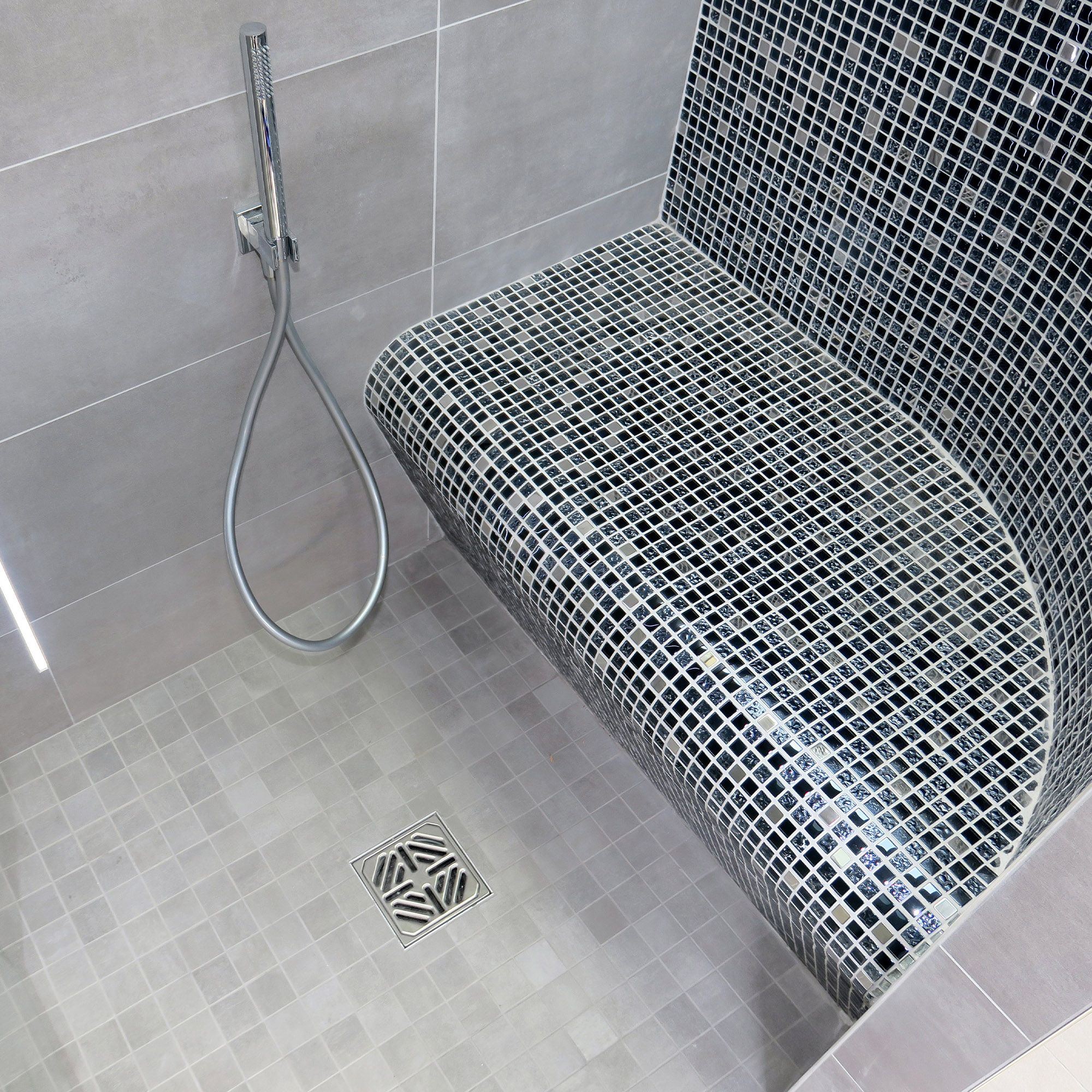 Aquadry Tileable Round Grey & blue Floor-mounted Shower seat (H)470mm (W)1000mm