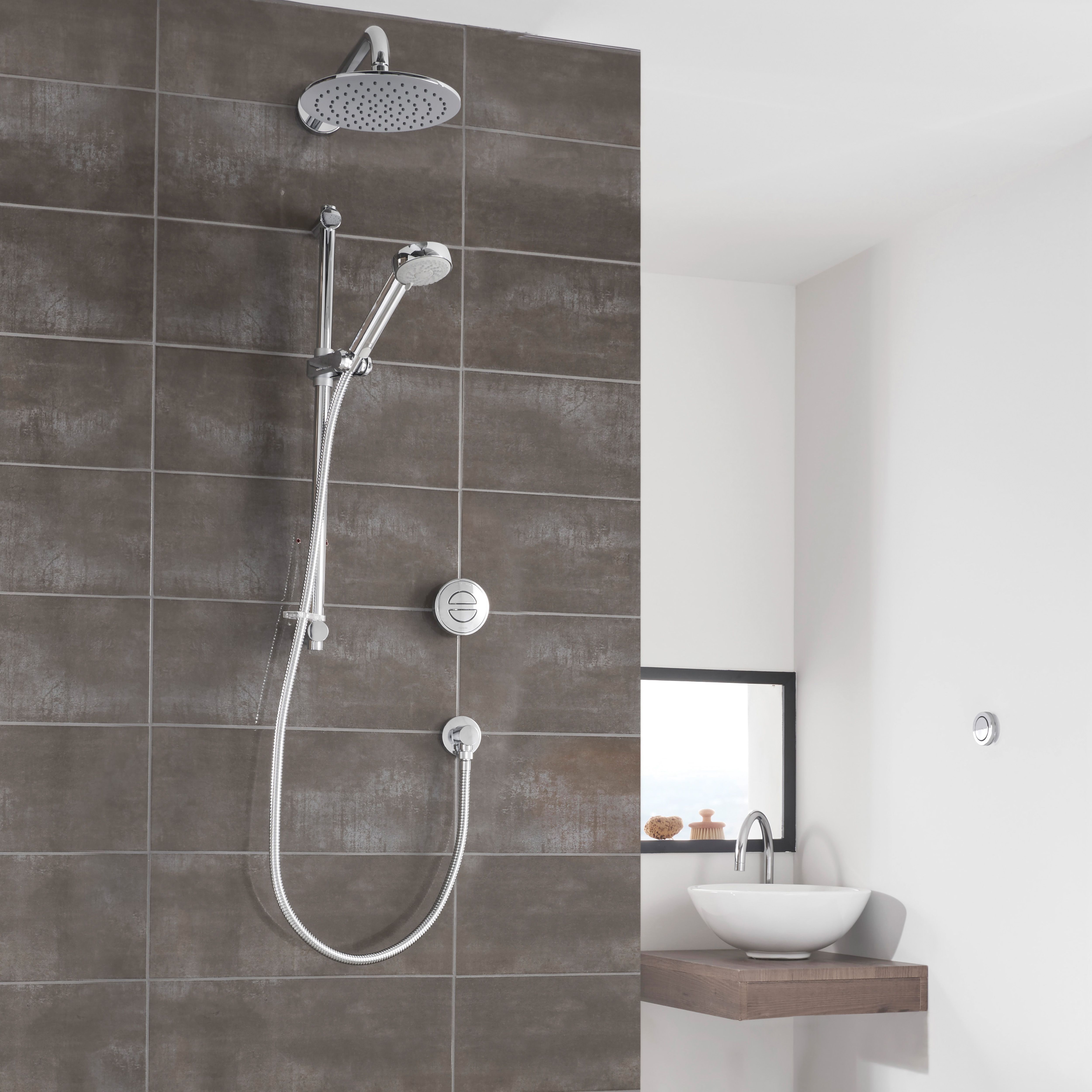 Aqualisa Smart Link Concealed valve Gravity-pumped Wall fed Smart Digital Shower with Adjustable