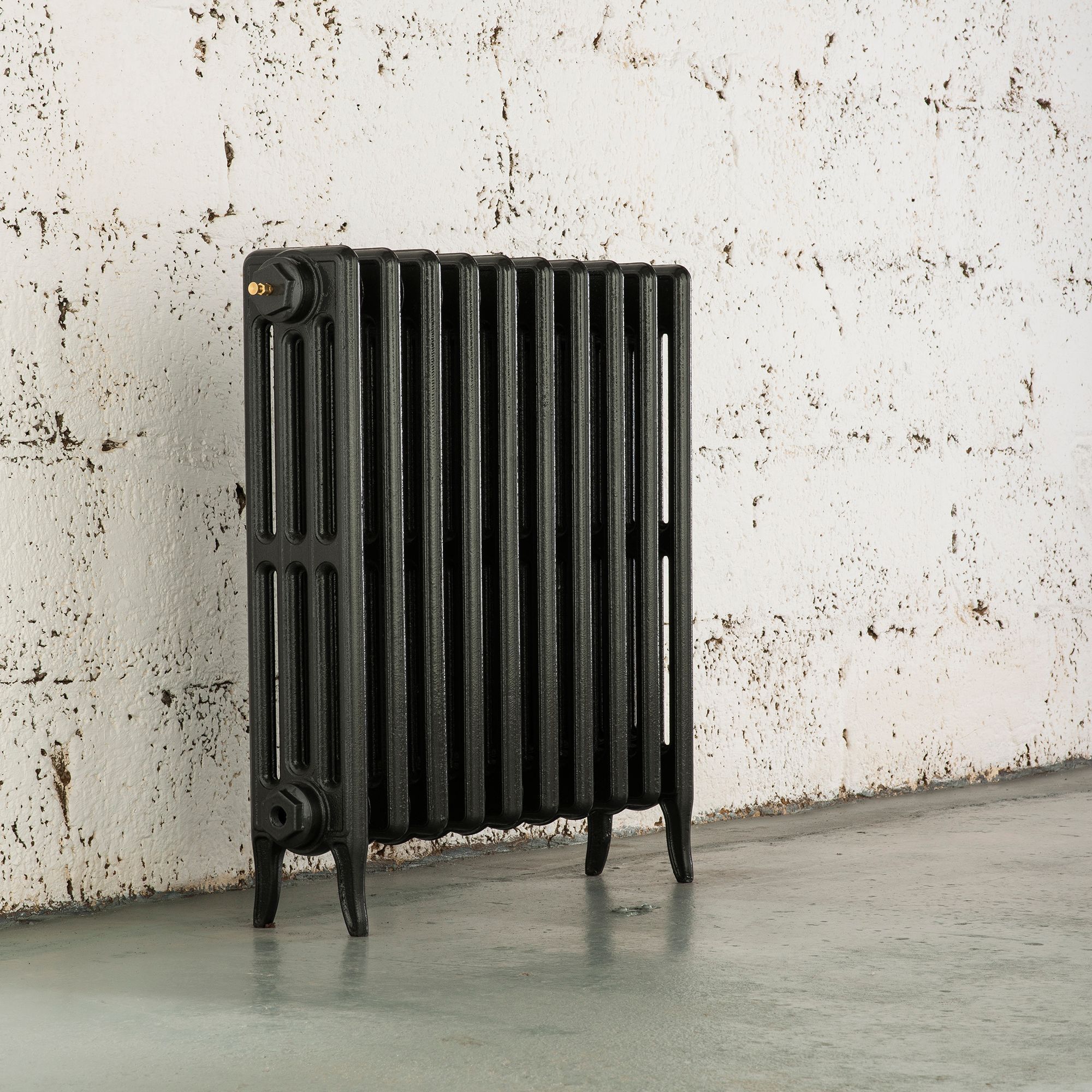 Arroll Neo-Classic Pewter 4 Column Radiator, (W)634mm x (H)660mm