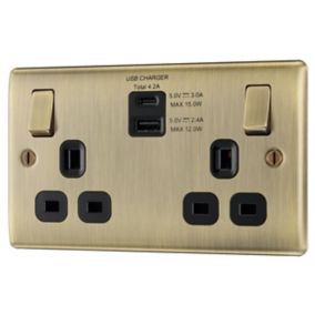 BG Antique Brass Double 13A Switched Socket with USB x2 4.2A & Black inserts