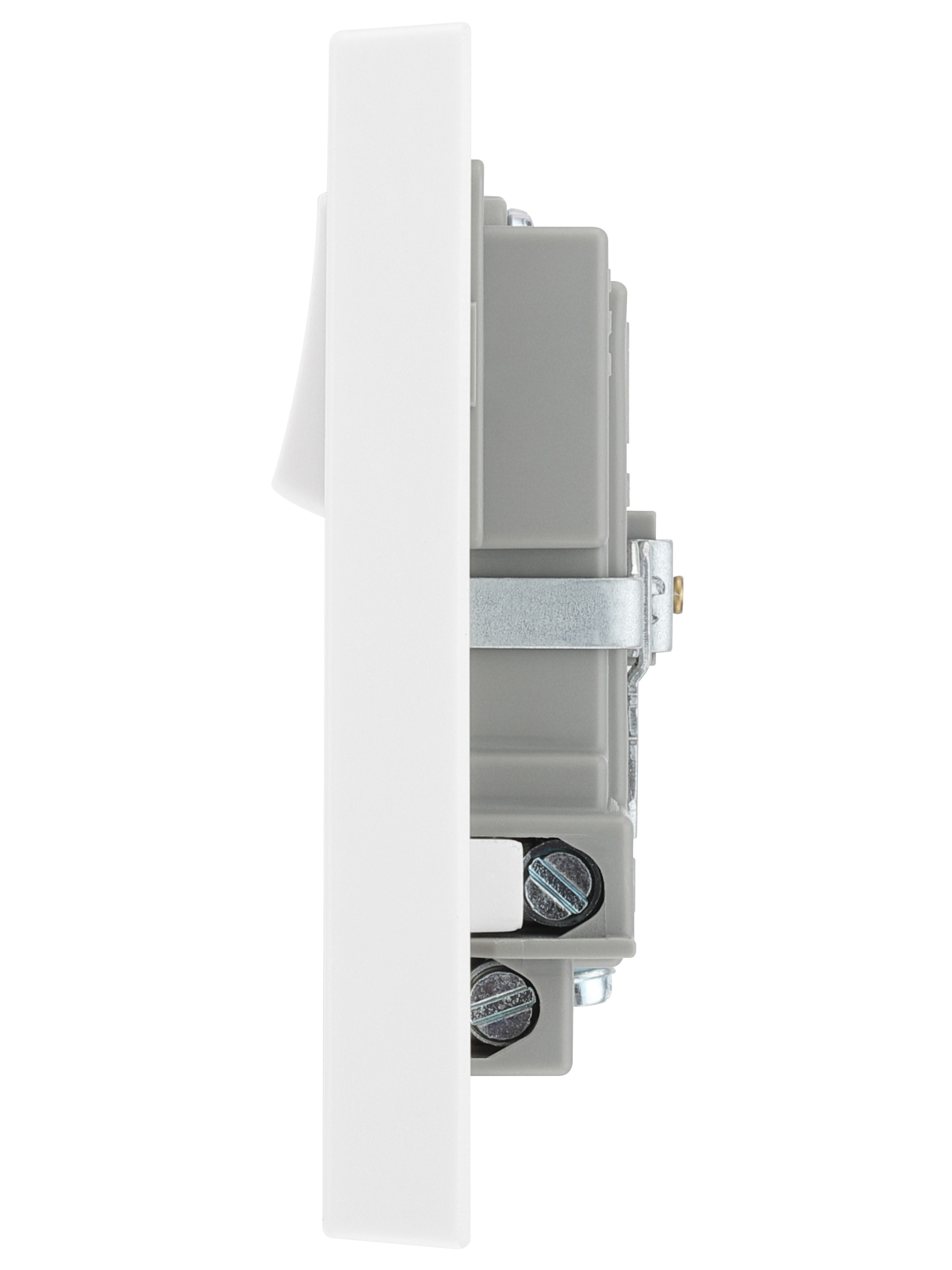 BG Single 13A Switched Gloss White Socket with USB x2 2.1A 