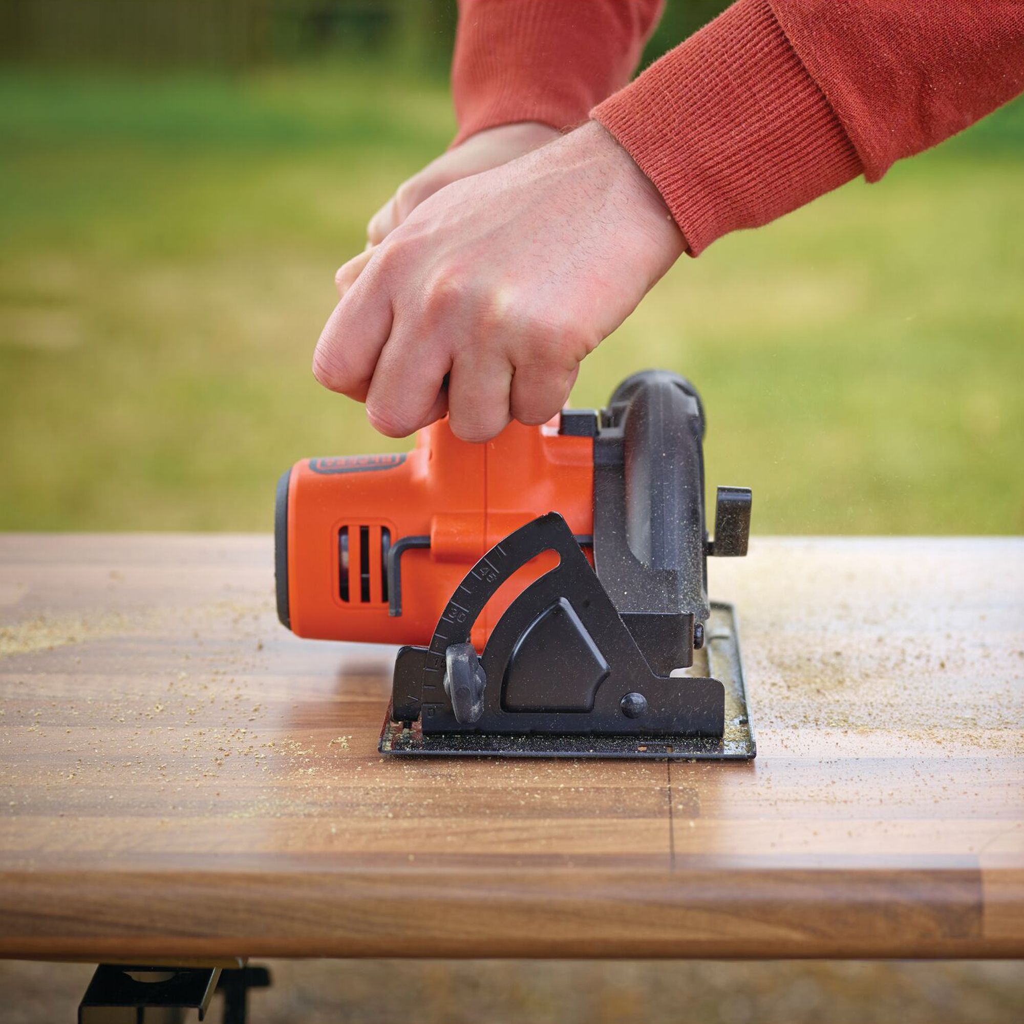 Black+Decker 18V 1 x 1.5 Li-ion 140mm Cordless Circular saw BDCCS18C1-GB