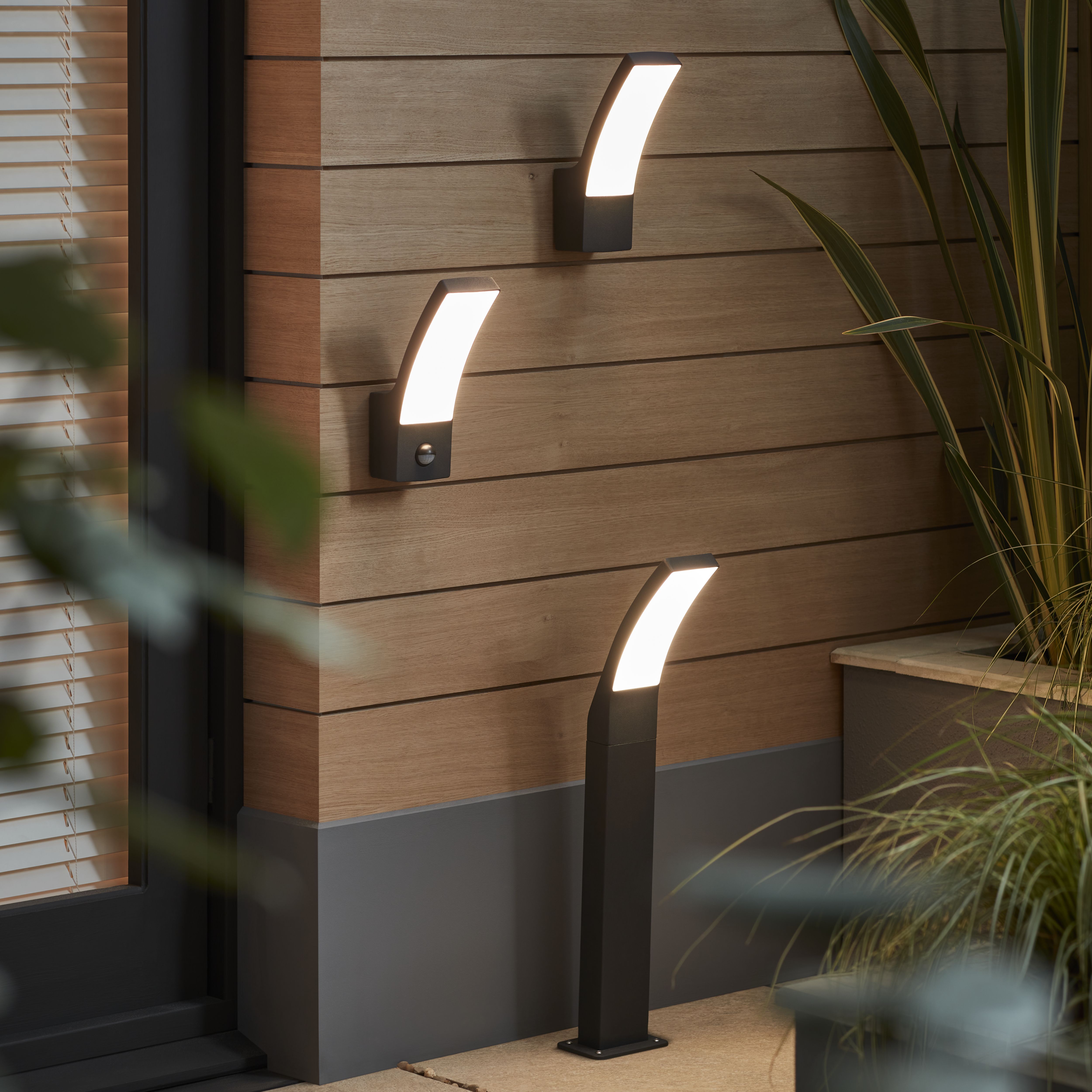 Blooma post light sales