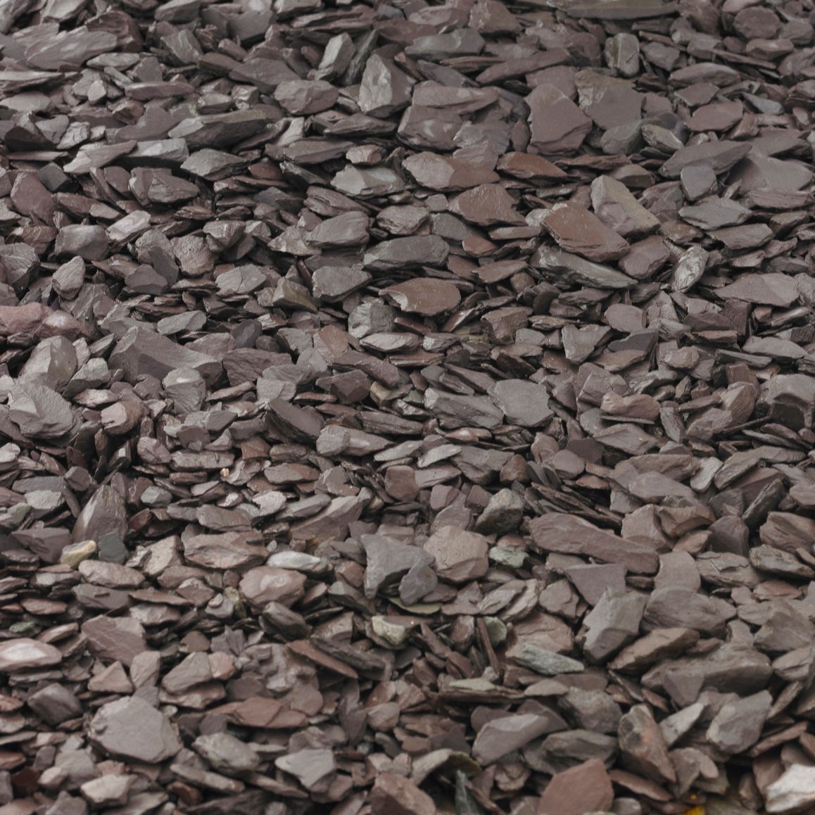 Blooma Plum 10-30mm Slate Decorative chippings, Bulk Bag, 9.5m² ...